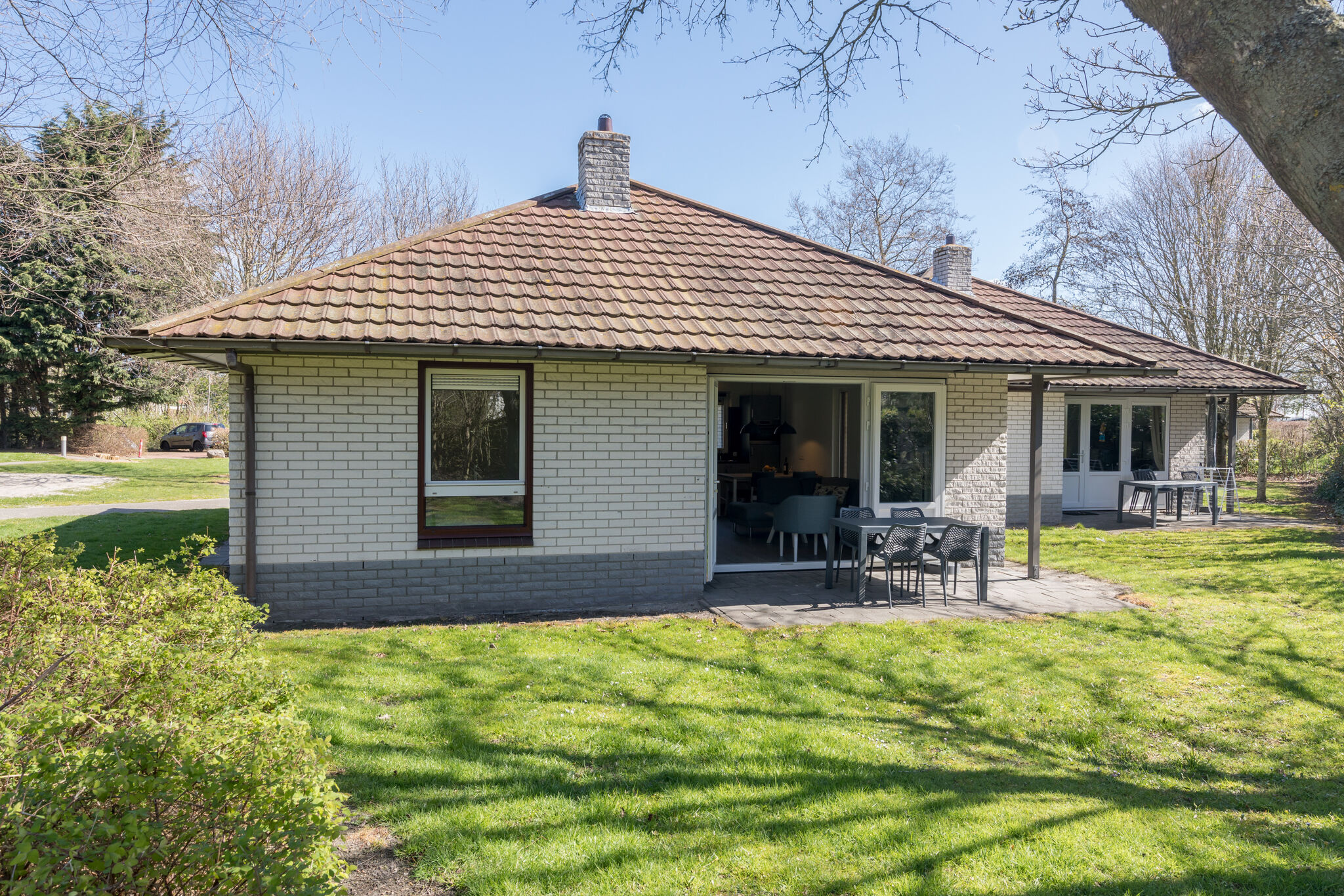 Restyled single storey bungalow, 2 km. from the sea on Texel