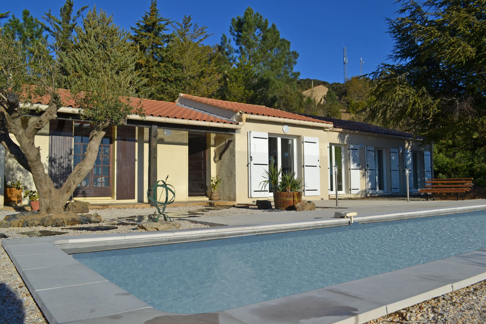 Fantastische villa in Berlou met een privézwembad en tuin
