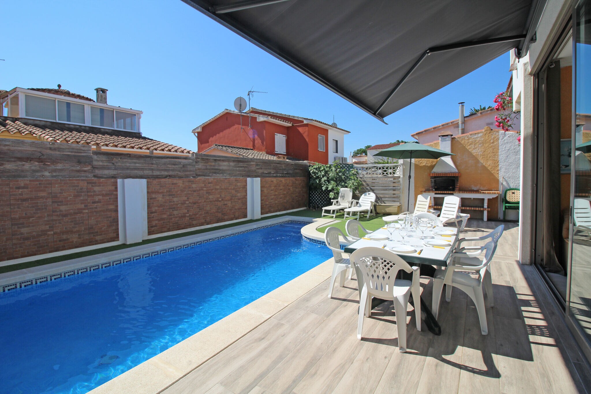 Holiday home with private pool and wifi in Empuriabravac