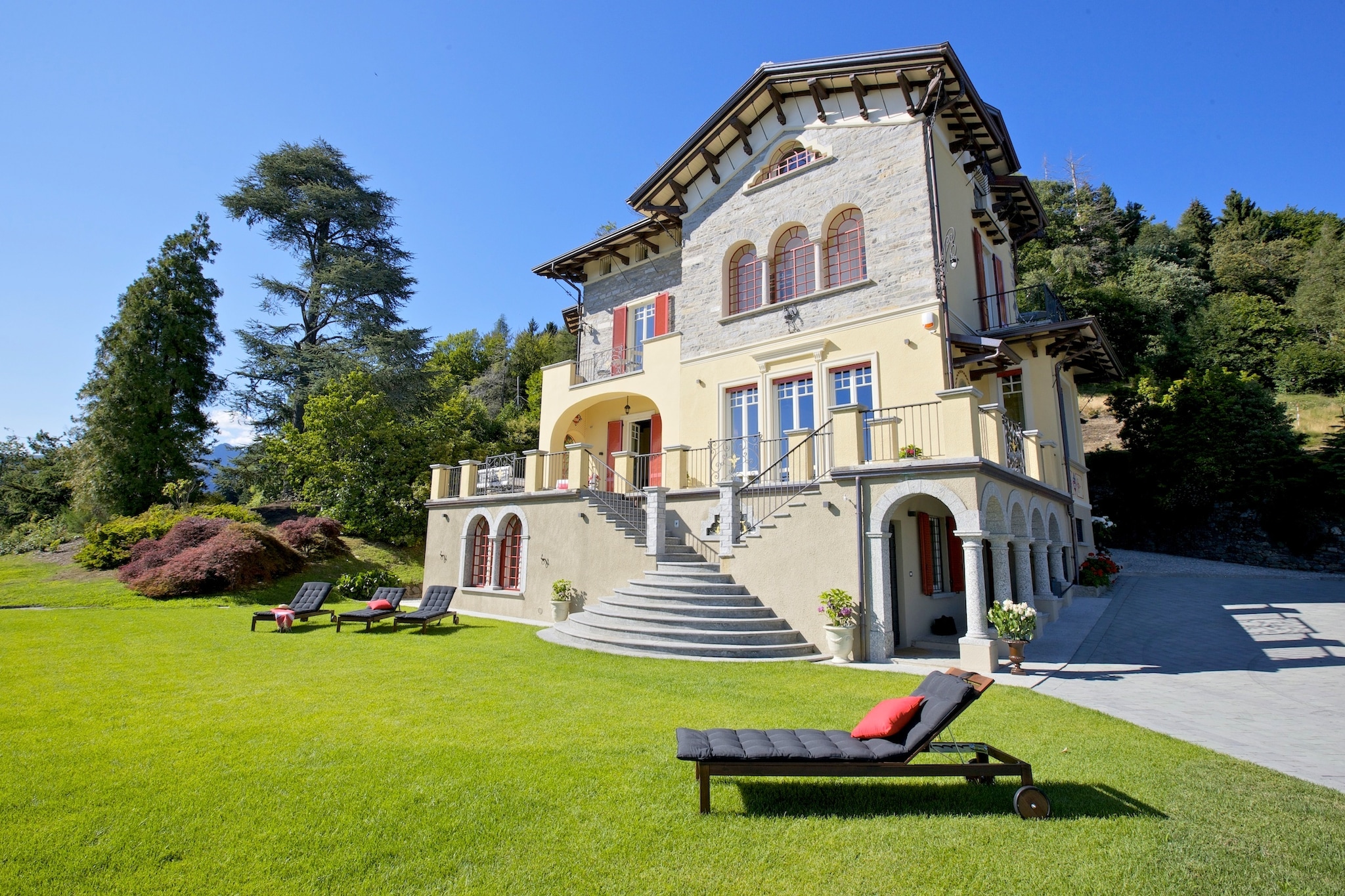 Ground floor: (Living room(40 m2)(TV, radio, CD player), dining room(30 m2), Kitchen(boiling water tap, toaster, coffee machine, espresso machine, combination microwave, microwave, dishwasher, fridge, freezer, Juicer), toilet(toilet), 2x terrace(30 m2, 63 m2))\n\nOn the 1st floor: (bedroom(2x single bed), bedroom(2x single bed), bedroom(double bed), bedroom(double bed), bathroom(shower), bathroom(shower), bathroom(bath tub))\n\nOn the 2nd floor: (bedroom(2x single bed), bedroom(2x single bed), bedroom(double bed), bedroom(double bed), bathroom(shower), bathroom(bath tub))\n\nBasement: (bedroom(2x single bed), bathroom(toilet), bathroom(shower), fitness room, sauna, Bubble bath)\n\ngarden(private), garden furniture, swimming pool(private, 10 x  4 m., opened from 1/2 Apr upto and including 1/2 Oct)