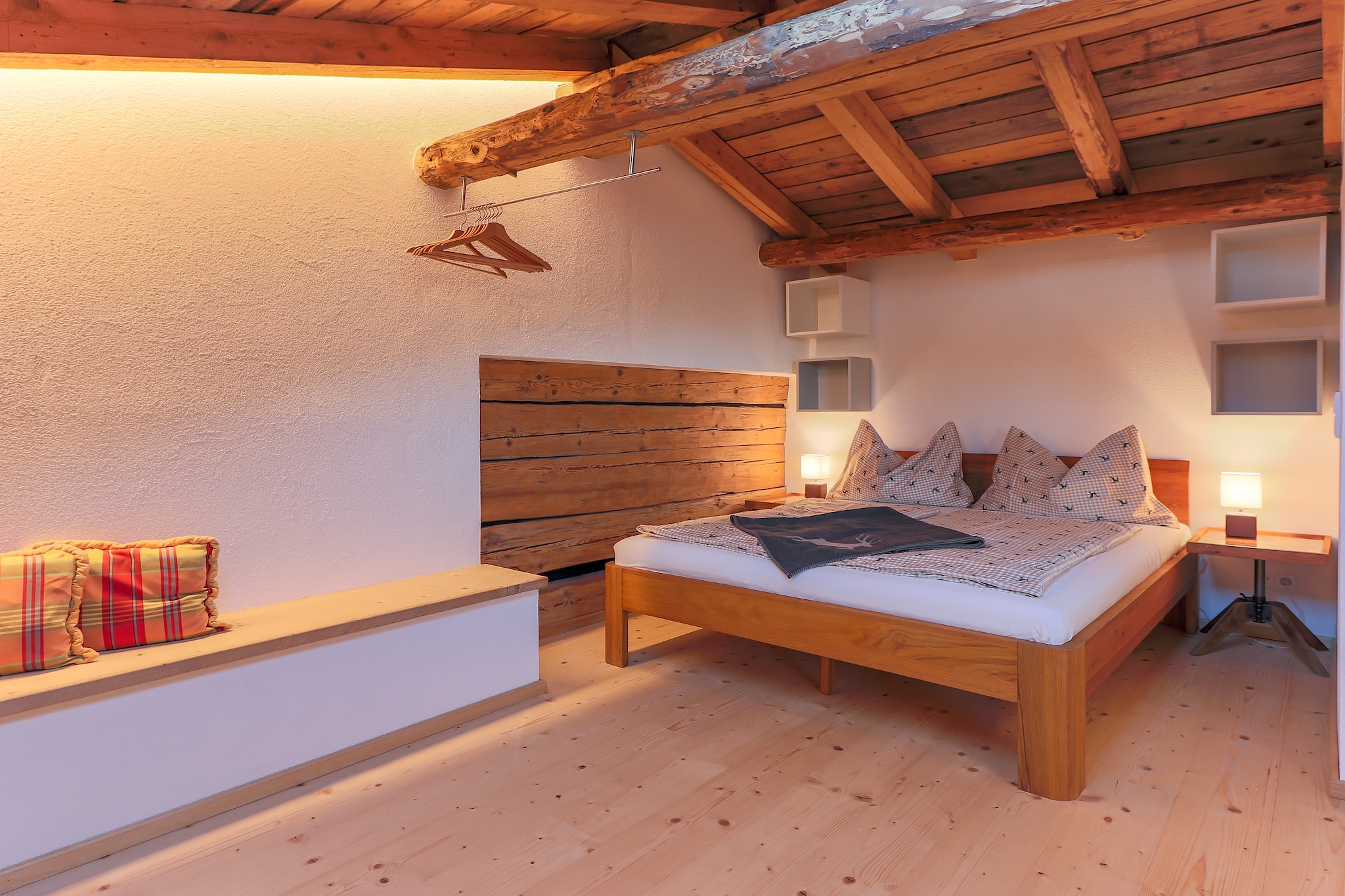 On the 1st floor: (Kitchen(coffee machine, oven, dishwasher, fridge), Living/diningroom(TV(satellite), dining table, radio), bedroom(single sofa bed, double bed), bathroom(bath tub, shower, washbasin, toilet), toilet, recreation room, sauna(infrared sauna, deckchairs))\n\ncarport, heating, terrace(private), parking, parking, trampoline, table tennis table, children\'s bed, high chair, party games, Sunscreen