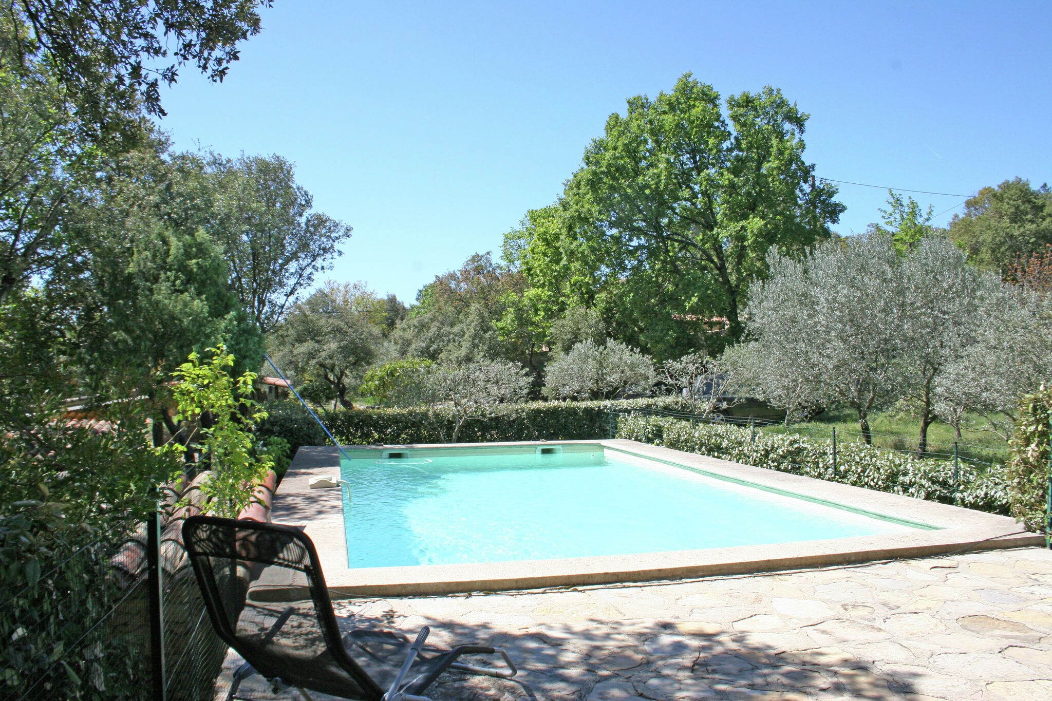 A characteristic detached house with swimming pool, situated in a green and peaceful area