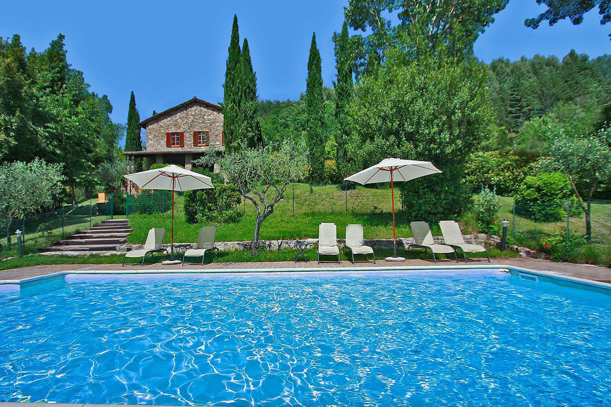 Ruimtelijk vakantiehuis in Assisi met grote tuin