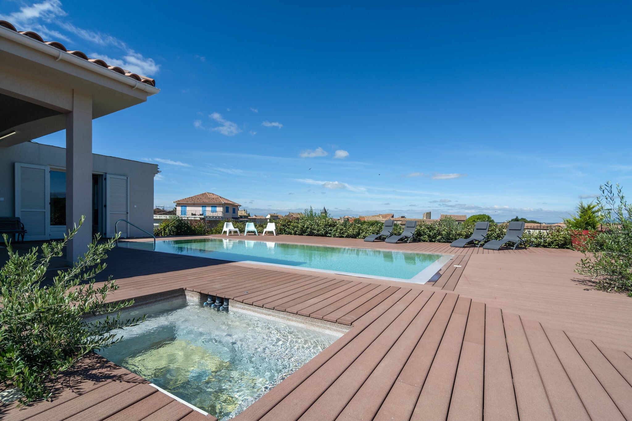 Luxe villa in Oupia met verwarmbaar privézwembad