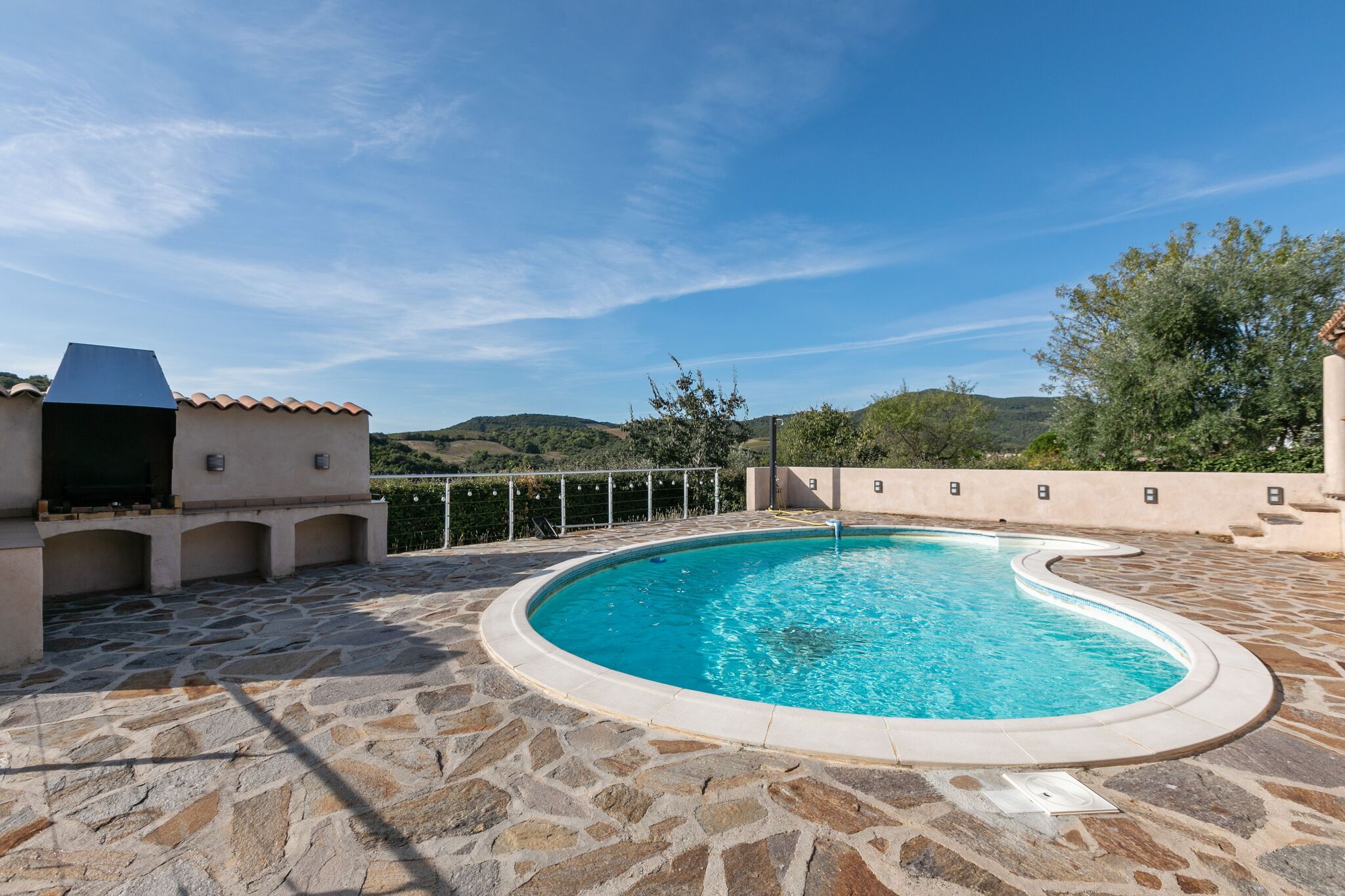 Gezellige villa in Roquebrunn met privézwembad