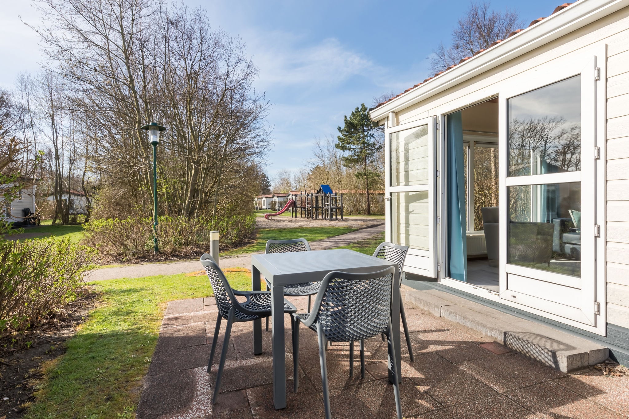 Restyled chalet with dishwasher, 2 km from the sea, on Texel