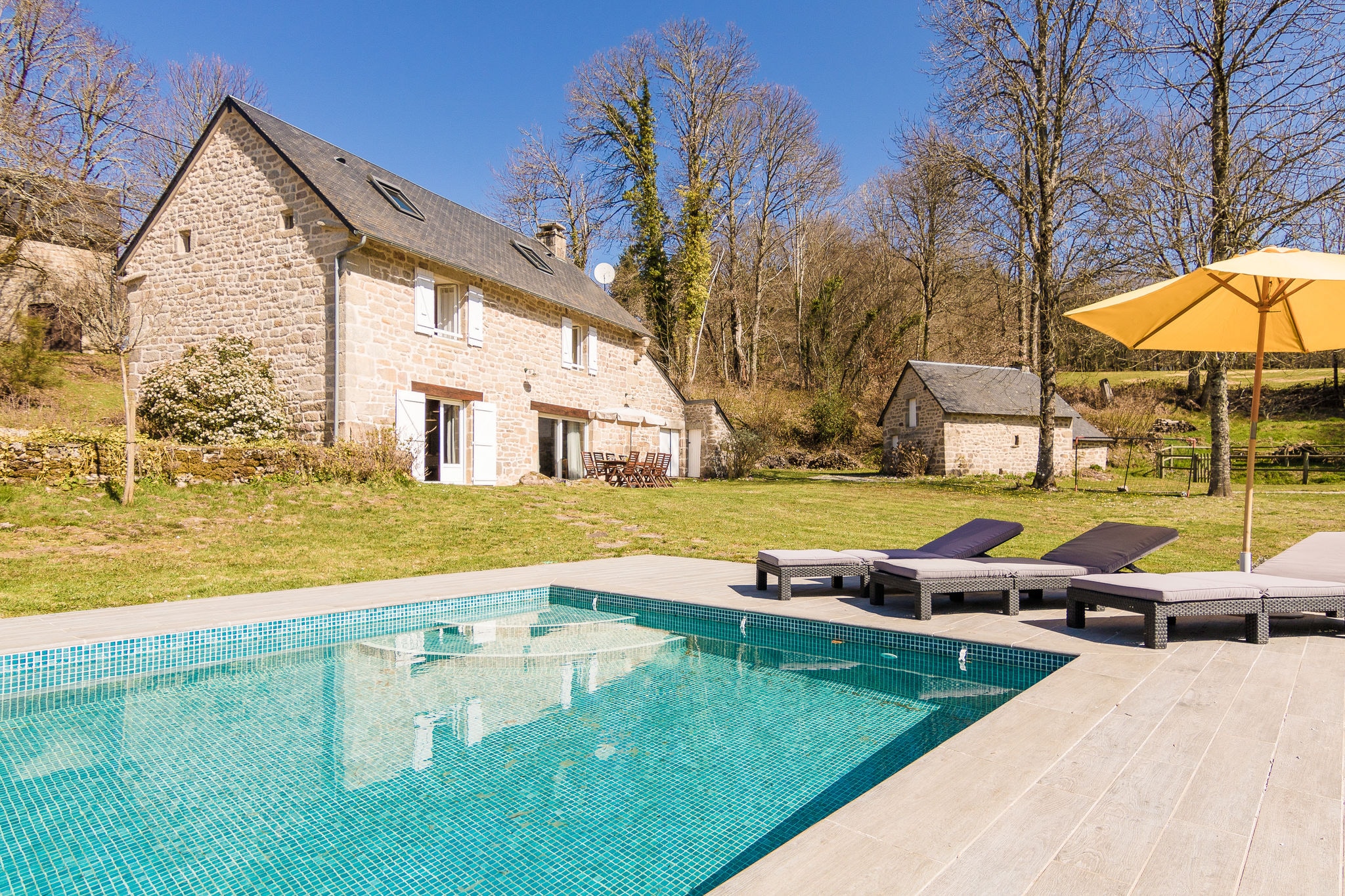 Fantastique maison avec piscine privée à Veix Limousin
