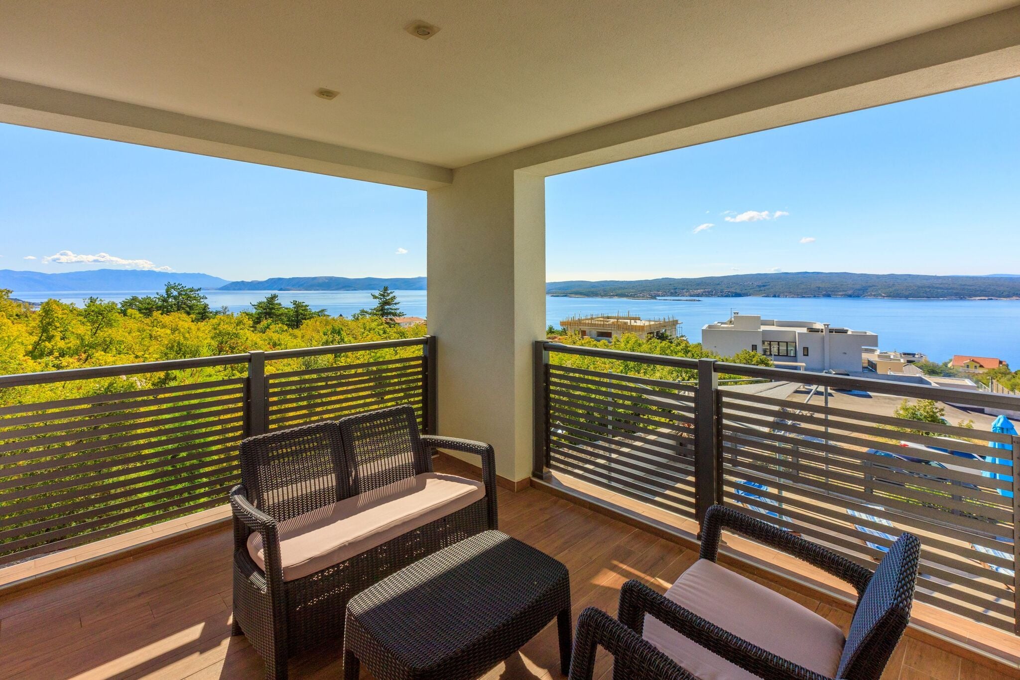 Moderne villa met zwembad en geweldige zee en panoramisch uitzicht!