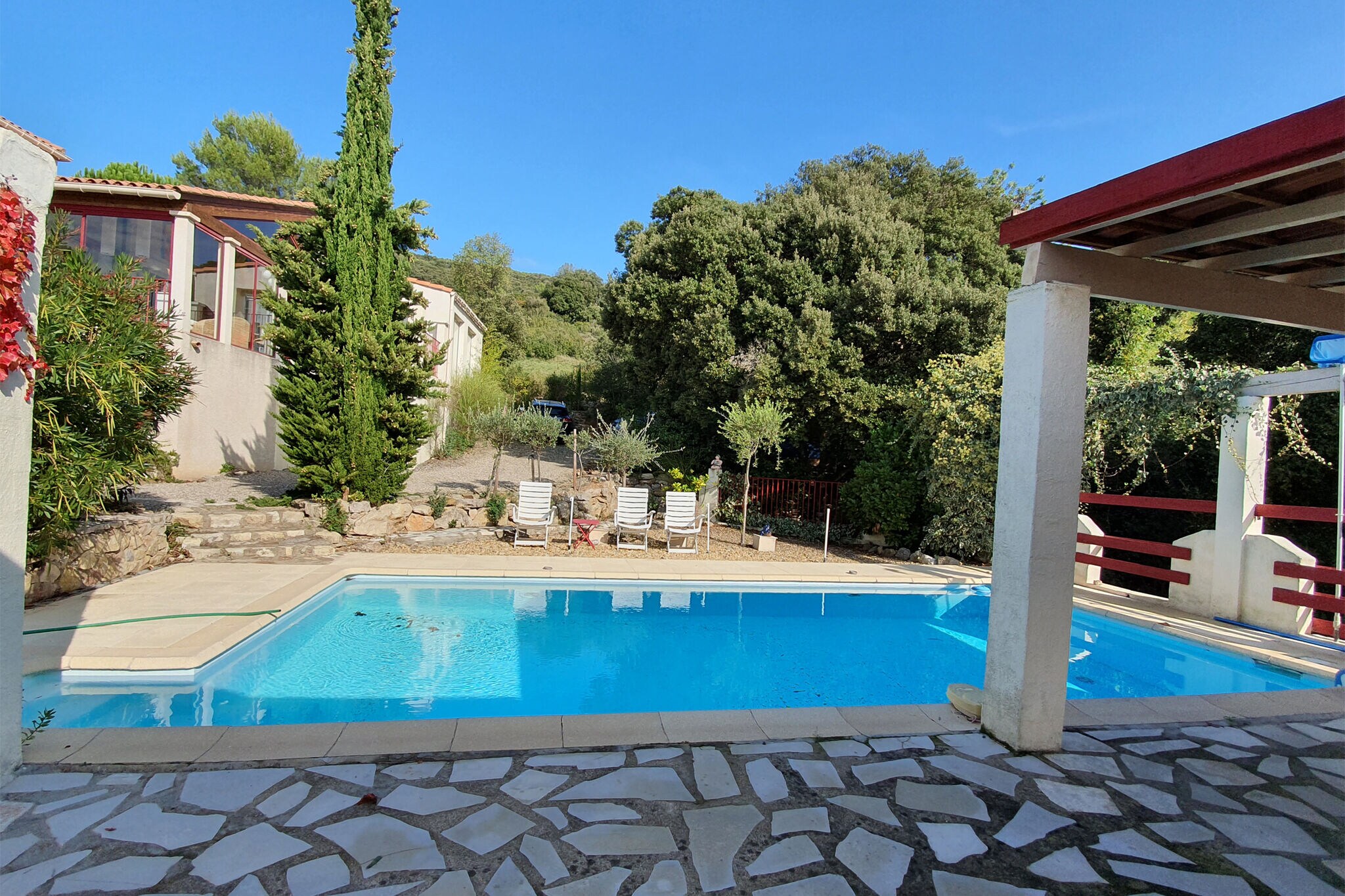 Cosy Holiday Home in Pierrerue for family with Private Swimming Pool