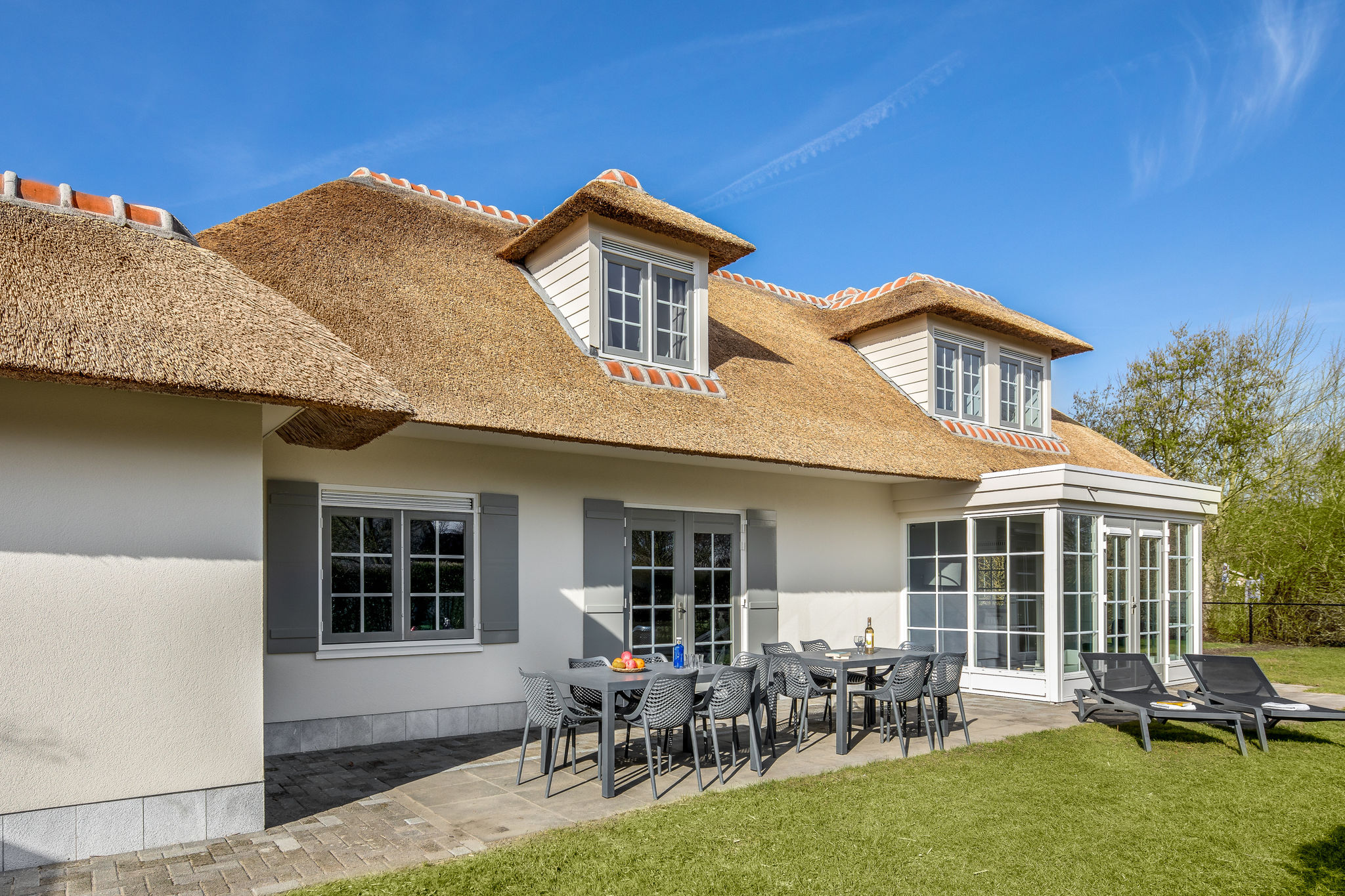 Gerestylde ruime villa met een ligbad in Domburg