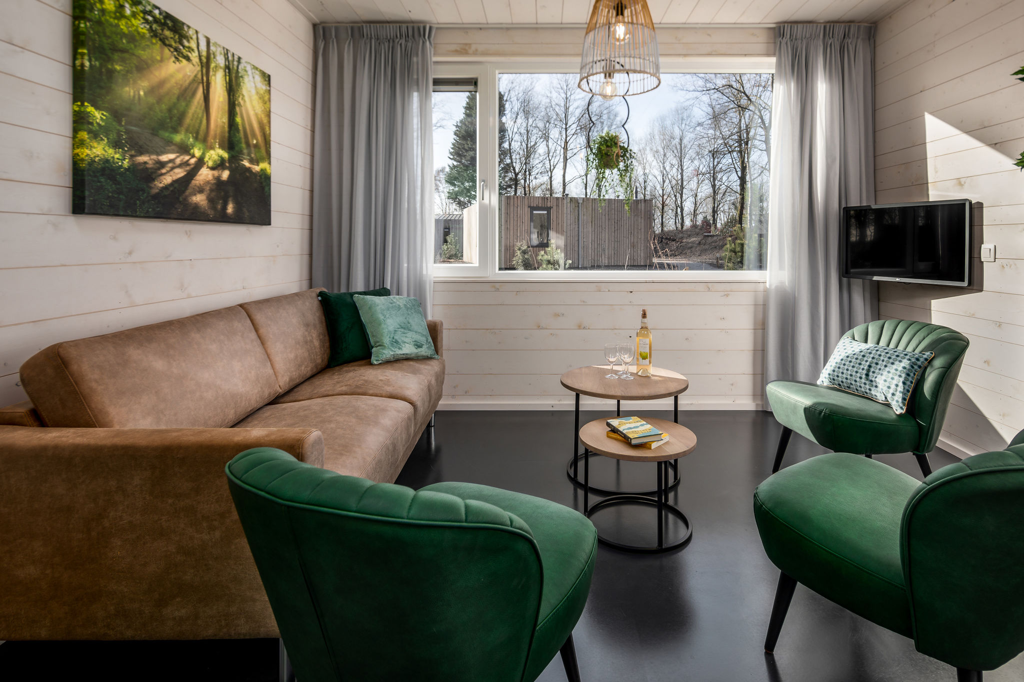 Modernes Ferienhaus im Grünen mit zwei Badezimmern