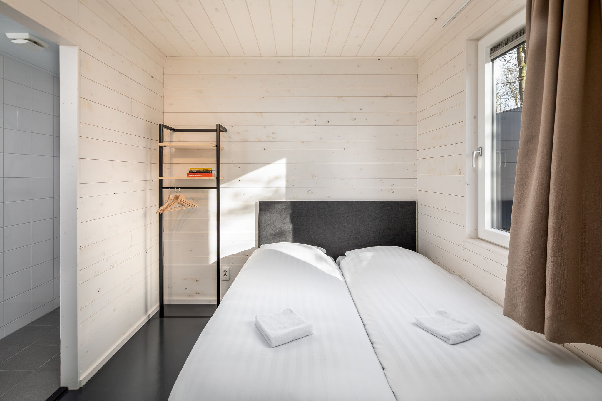 Modernes Ferienhaus im Grünen mit zwei Badezimmern