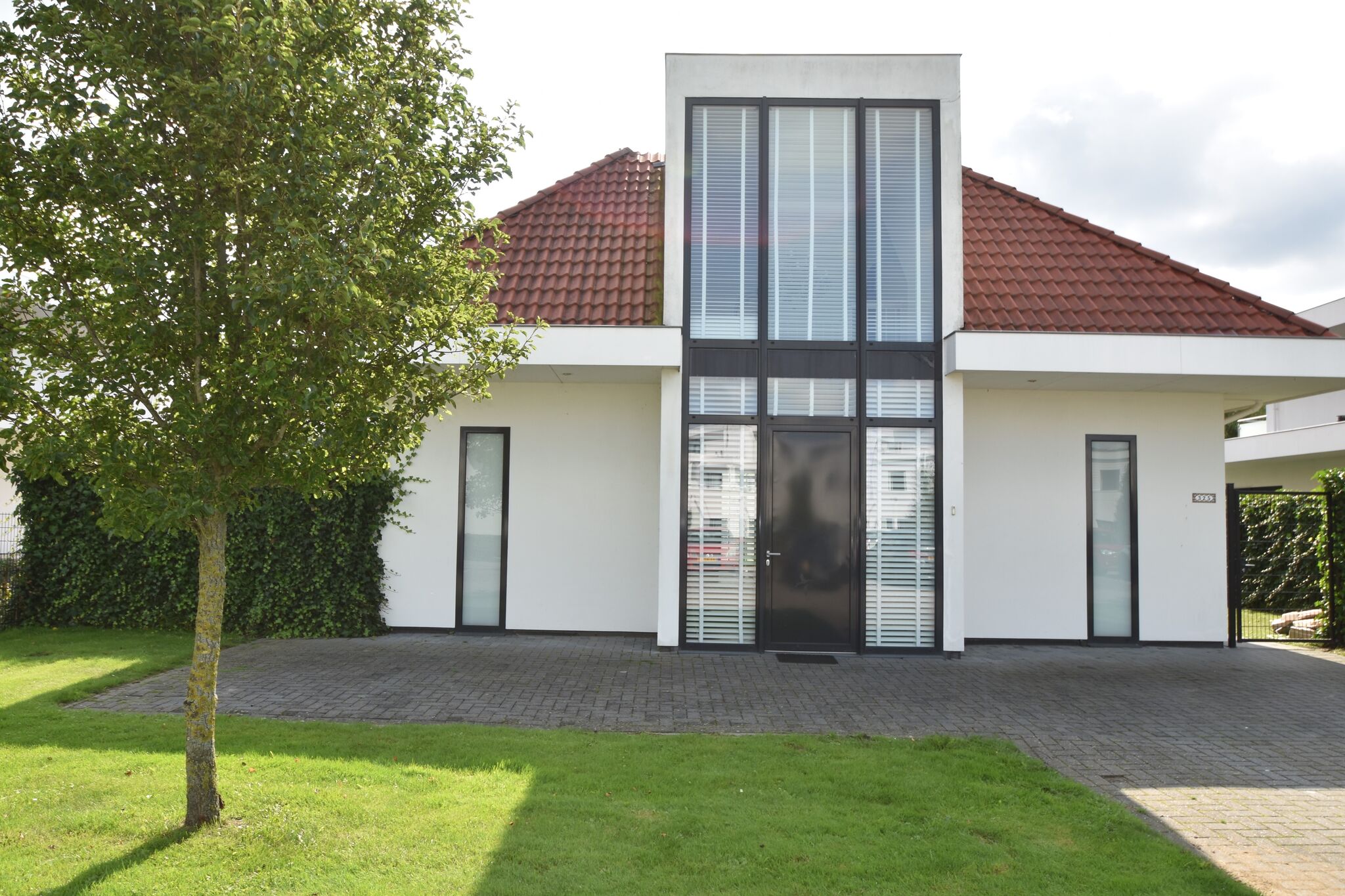 Holiday Home in Zeewolde with Jetty next to golf course