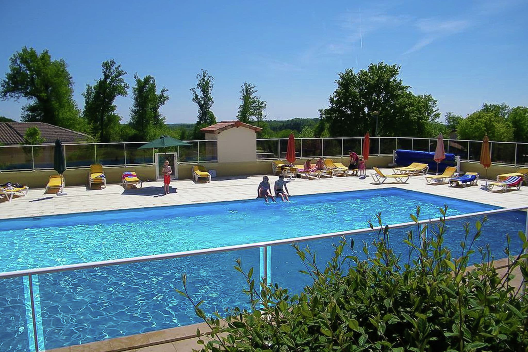 Belle villa avec piscines, golf et lac de baignade !