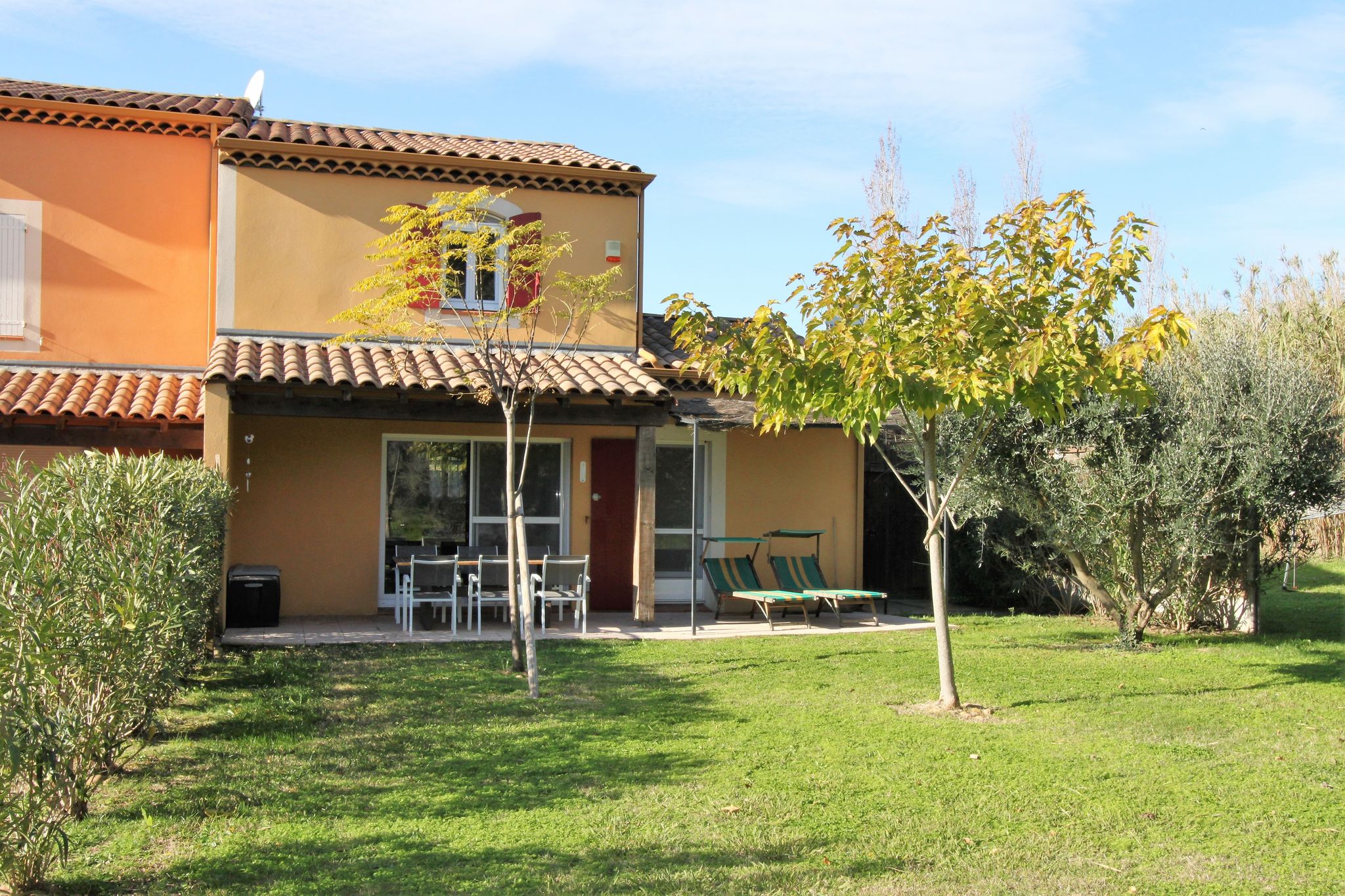 Cosy Holiday Home in Arles with Pool