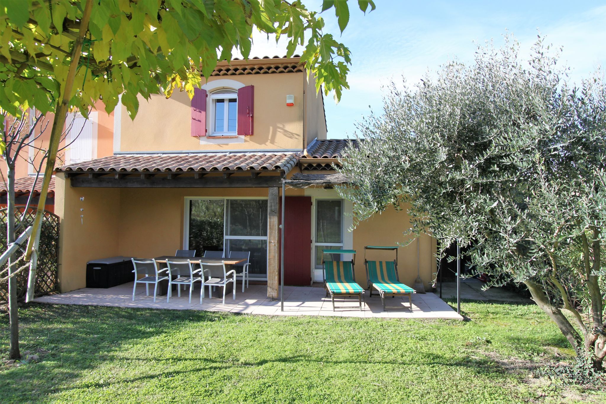 Cosy Holiday Home in Arles with Pool