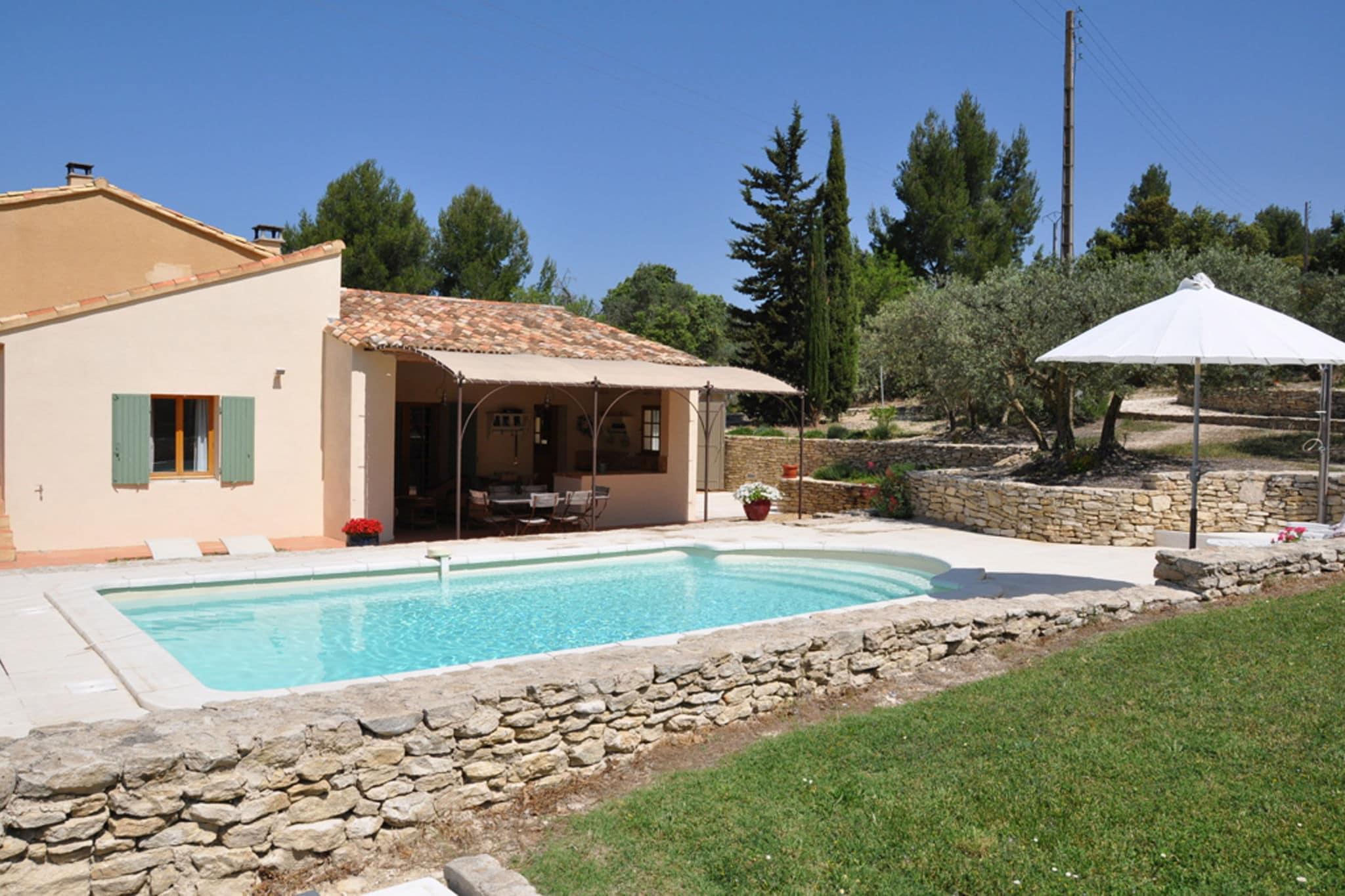 Maison provençale, piscine, jardin 3000 m2, milieu Luberon