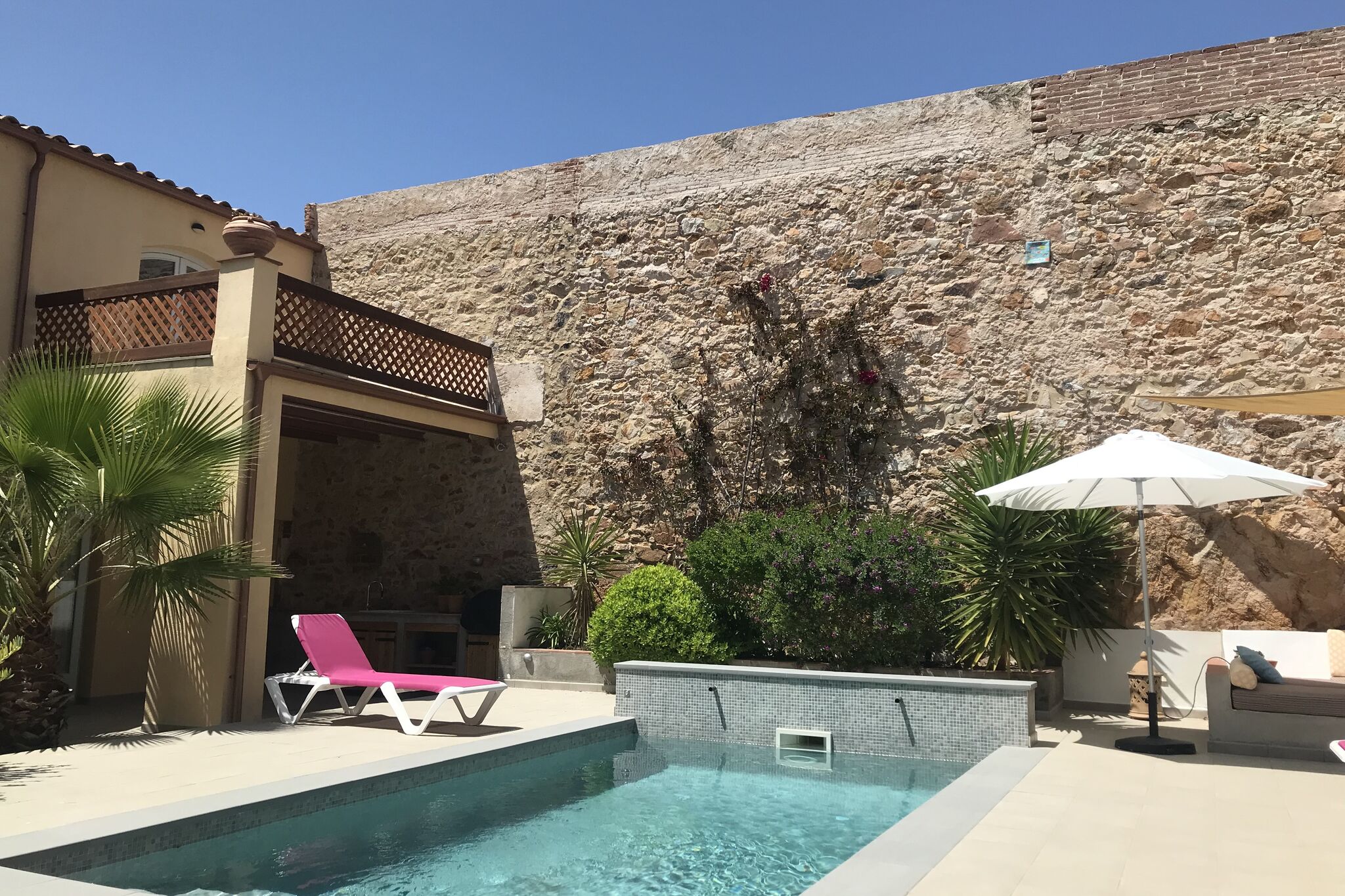 Maison de vacances douillette en Catalogne avec piscine