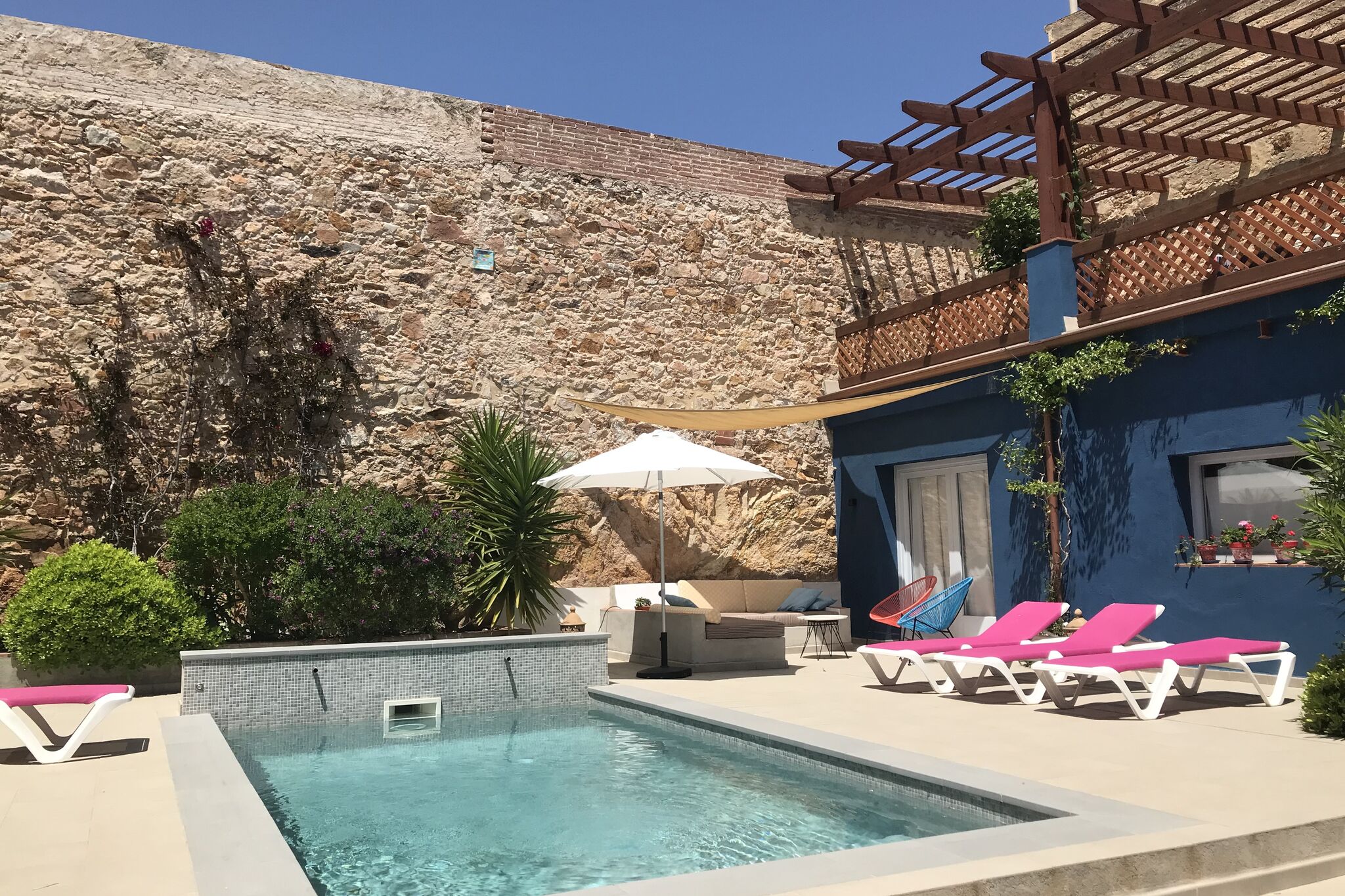 Maison de vacances douillette en Catalogne avec piscine