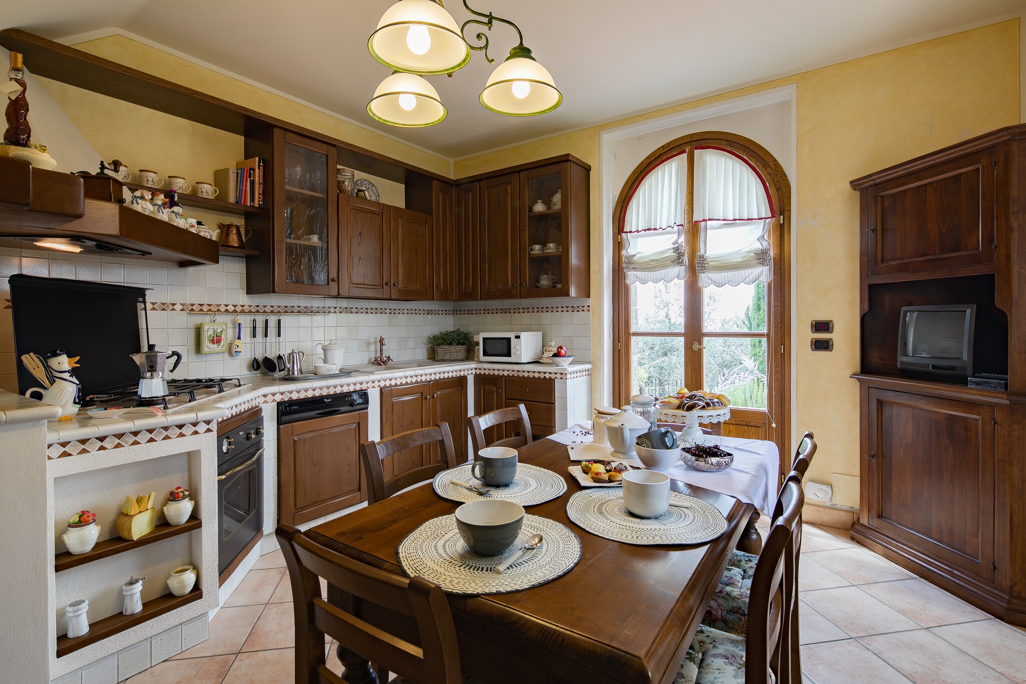 Ground floor: (Living room(TV(satellite), fireplace), Kitchen(coffee machine, espresso machine, oven, dishwasher, fridge-freezer), bathroom(shower, washbasin, toilet, bidet), bathroom(washbasin, toilet), veranda)\n\nOn the 1st floor: (bedroom(single bed, single bed, air conditioning), Bedroom with bathroom(bunk bed, shower, washbasin, toilet, bidet, air conditioning), Bedroom with bathroom(double bed, shower, washbasin, toilet, bidet, air conditioning), Bedroom with bathroom(double bed, shower, washbasin, toilet, bidet, air conditioning), bathroom(Bubble bath, shower, washbasin, toilet, bidet))\n\nterrace(private), garden(private), garden furniture, BBQ, parking, swimming pool(private,  9 x  4 m., opened from May upto and including Sep)