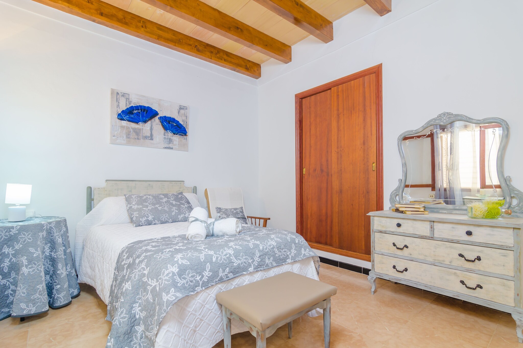 Living room, dining room, Kitchen(cooker, coffee machine, oven), bedroom(2x single bed), bedroom(single bed, single bed), bedroom(double bed), bathroom, bathroom, microwave, dishwasher, bath tub, shower, washbasin, toilet, toilet, bidet, bidet, balcony or terrace, balcony or terrace, BBQ, children\'s bed, high chair
