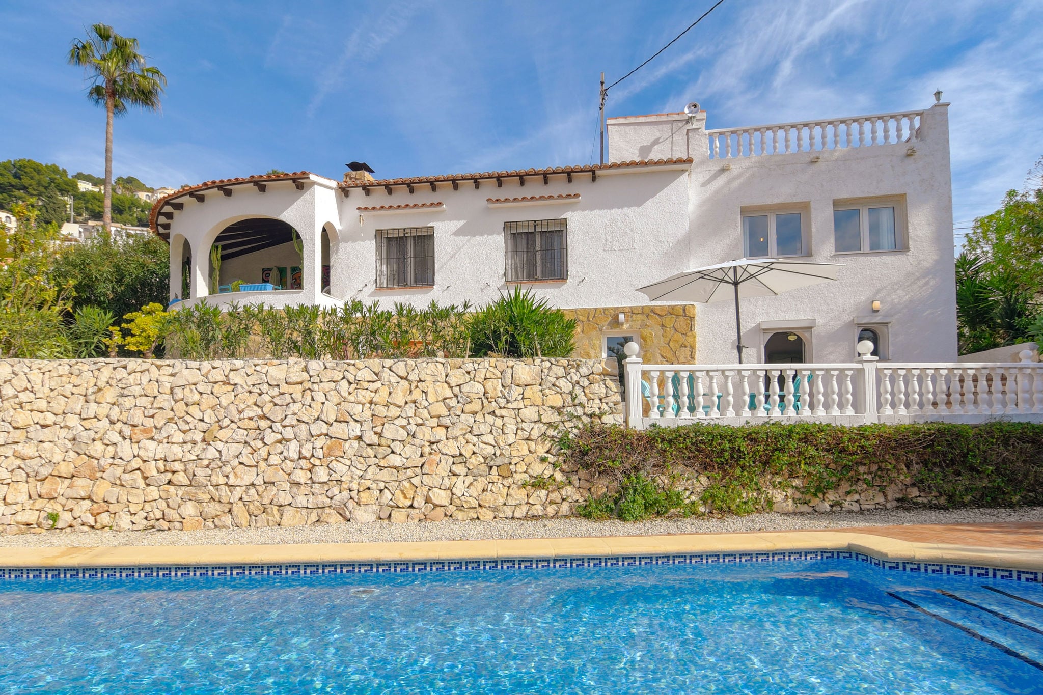 8pp Villa mooie locatie, zwembad en terrassen, dicht bij de mooiste strandjes