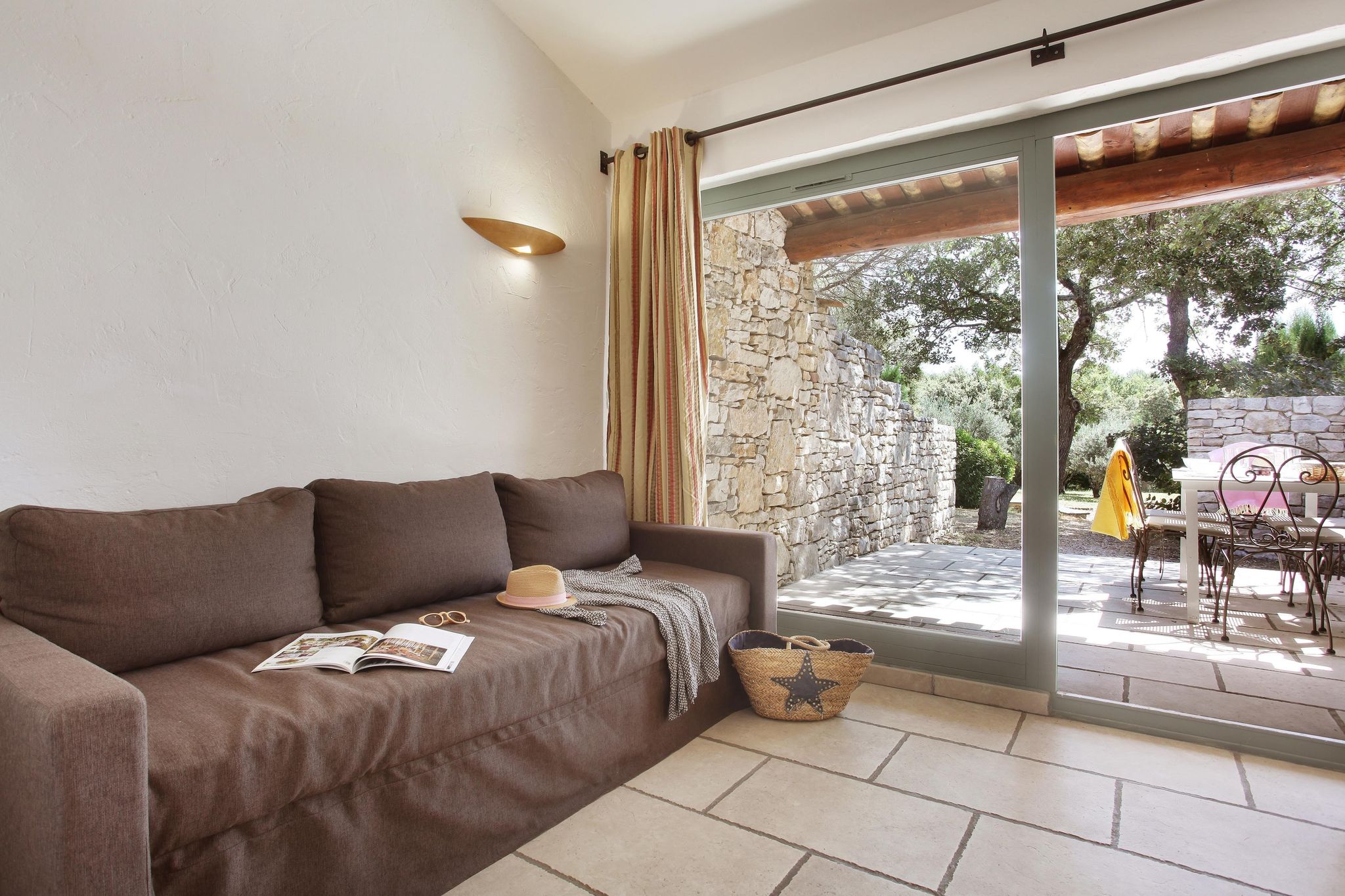 Neat apartment with AC, 3 km. form the centre of Gordes