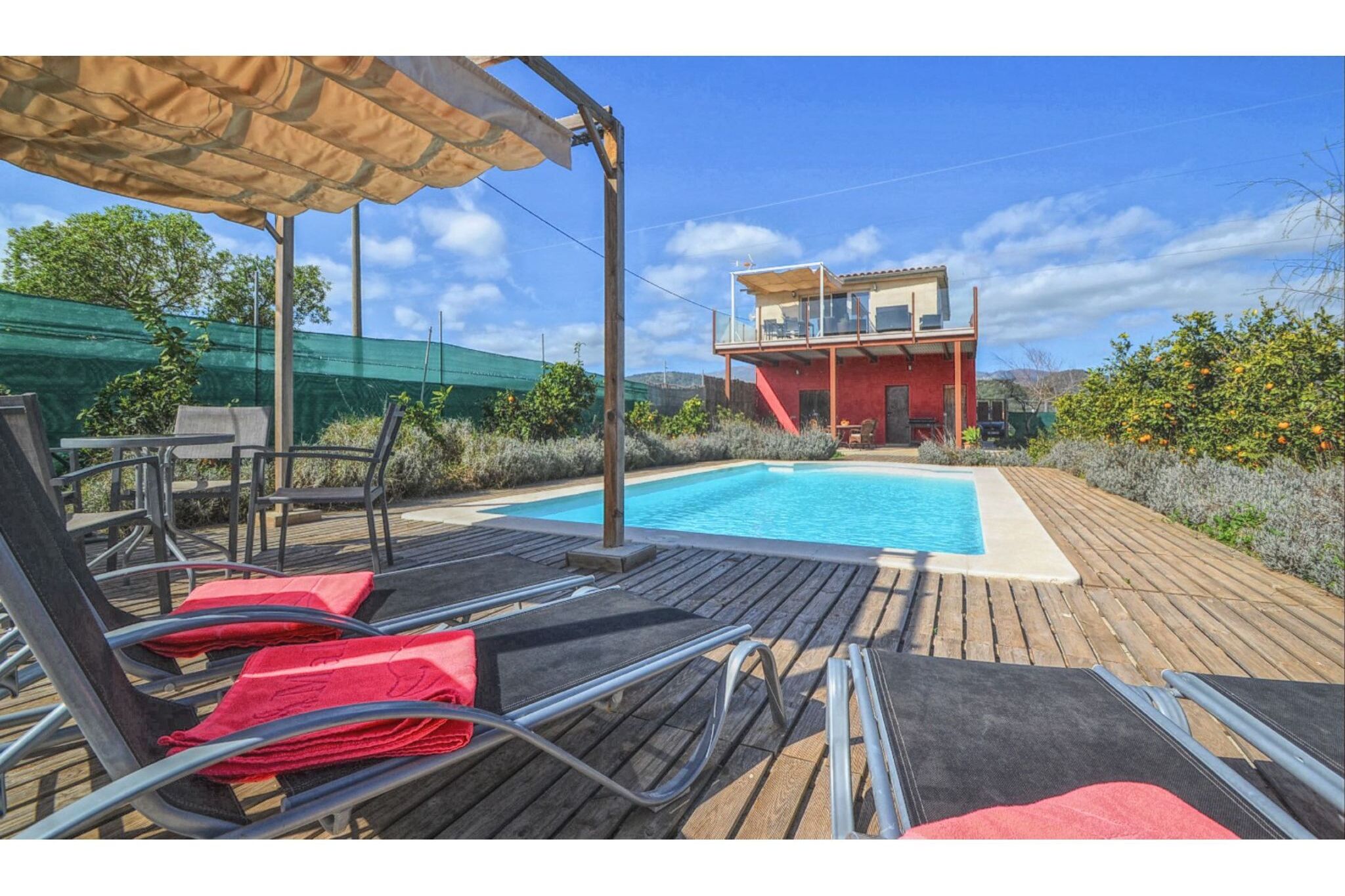 Modern landhuis met zwembad en panoramisch uitzicht voor 4 personen