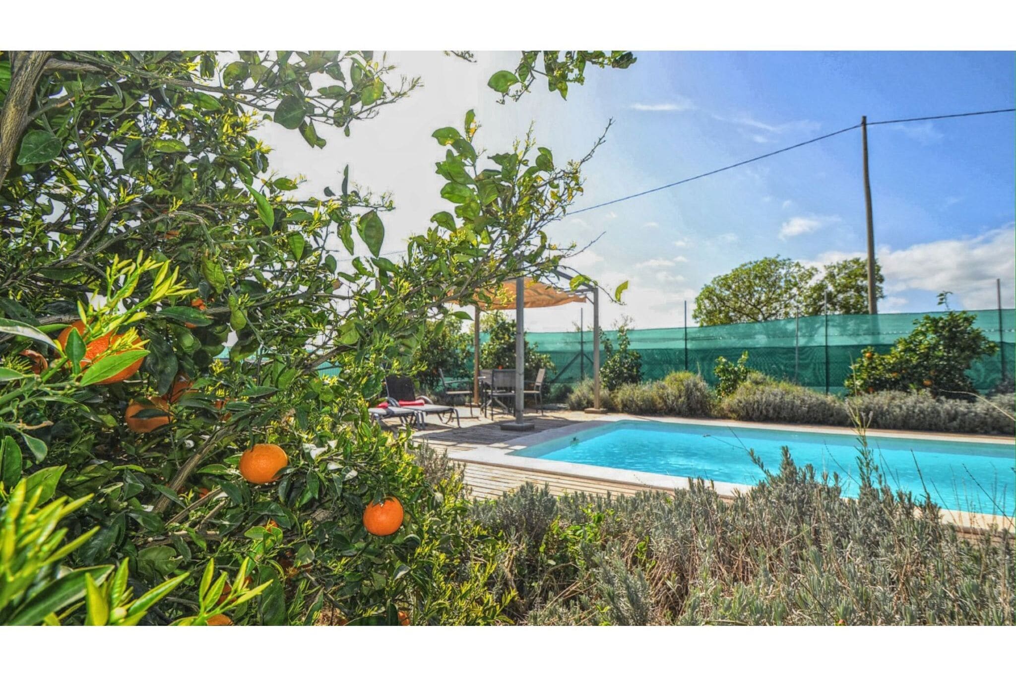 Modern landhuis met zwembad en panoramisch uitzicht voor 4 personen