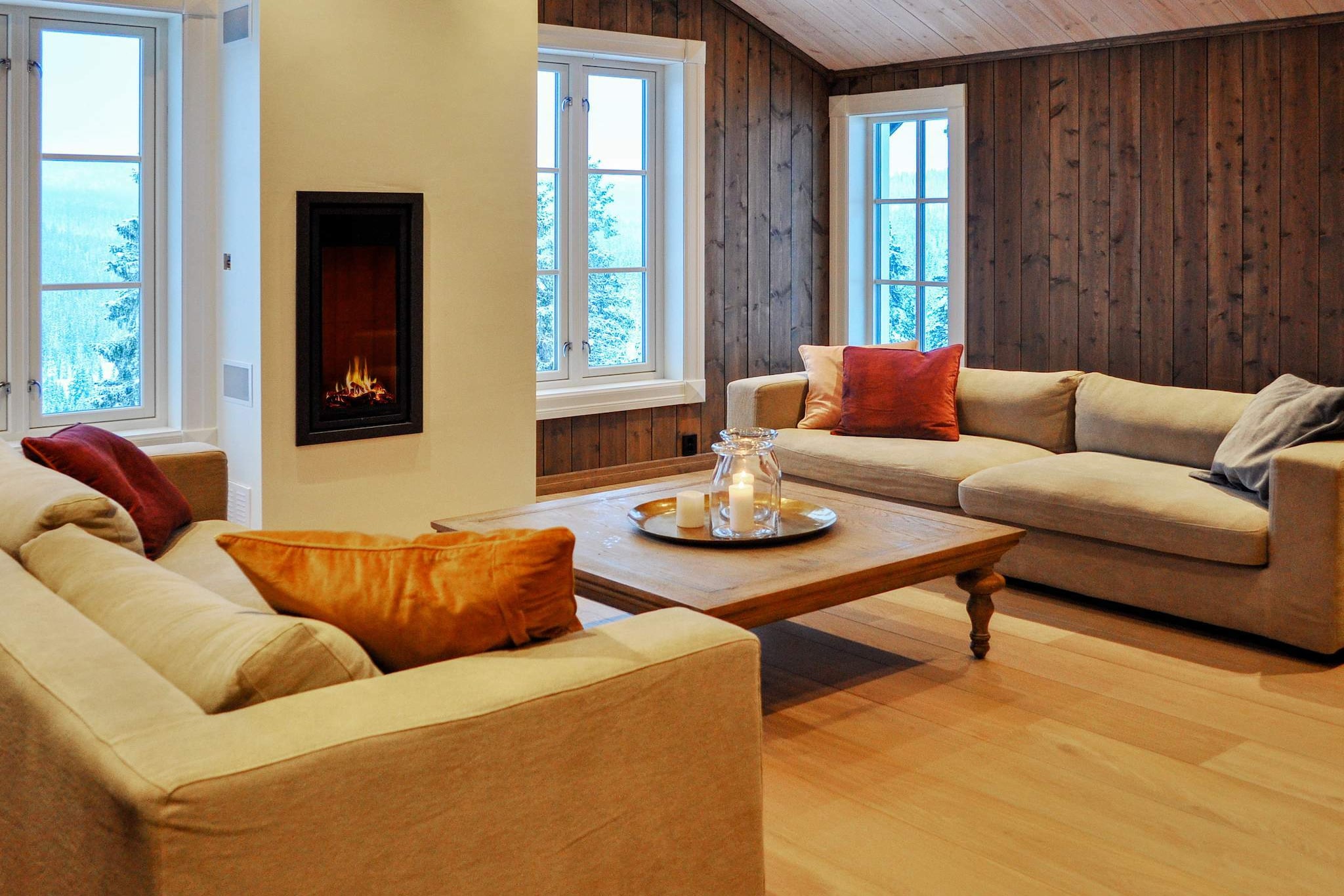 A gem at Kvitfjell Vest with a high standard and a great style. The cabin has a warm atmosphere and has all facilities available for a perfect cabin holiday with the family or good colleagues. Here you can enjoy sunny days out in nature. If you are a larger group, it is also possible to rent the associated annex with 5 more beds, 53696. Great, newly built large cabin on Kvitfjell Vest with 6 bedrooms, 12 beds and 4 bathrooms. Separate laundry room and fully equipped kitchen. The cozy living room downstairs is equipped with a sofa group and a great fireplace. With large windows you can enjoy the view and the sunset. The cabin also has a spacious living room on the 2nd floor with sofa, TV and here there is also a gas fireplace. The kitchen is fully equipped and has a fridge freezer, stove, microwave and dishwasher. Great dining table where you can enjoy shared meals, and a stylish gas fireplace. In the summer, there are great hiking opportunities here, both on foot and by bike. In half an hour's drive you can reach several attractions such as Hunderfossen in the south and Fron water park in the north. It is a short distance to small fine centers such as FÃ¥vang and the village of Ringebu.