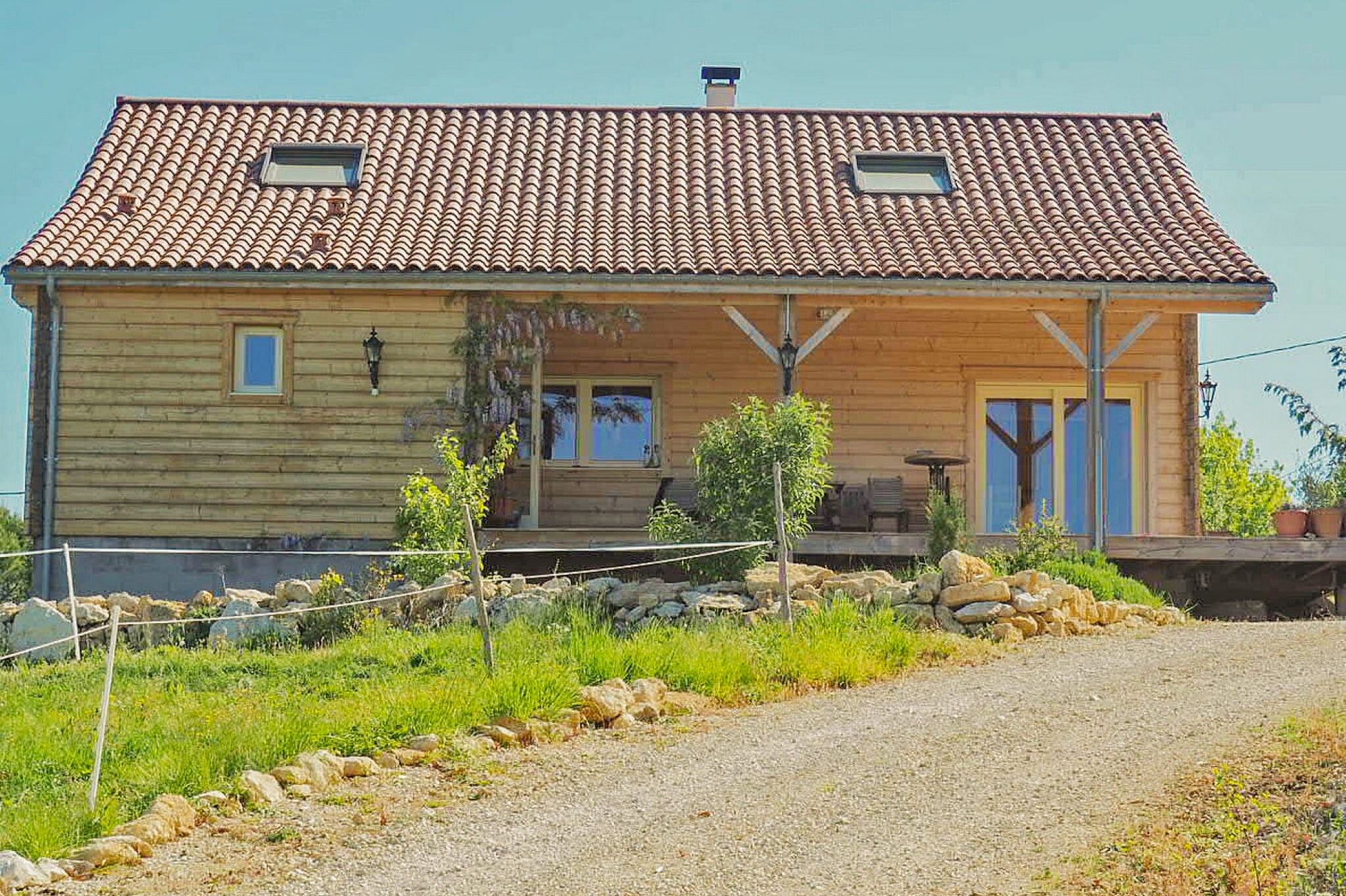 Rustig gelegen nieuw houten huis op slechts enkele km's van de rivier de Lot
