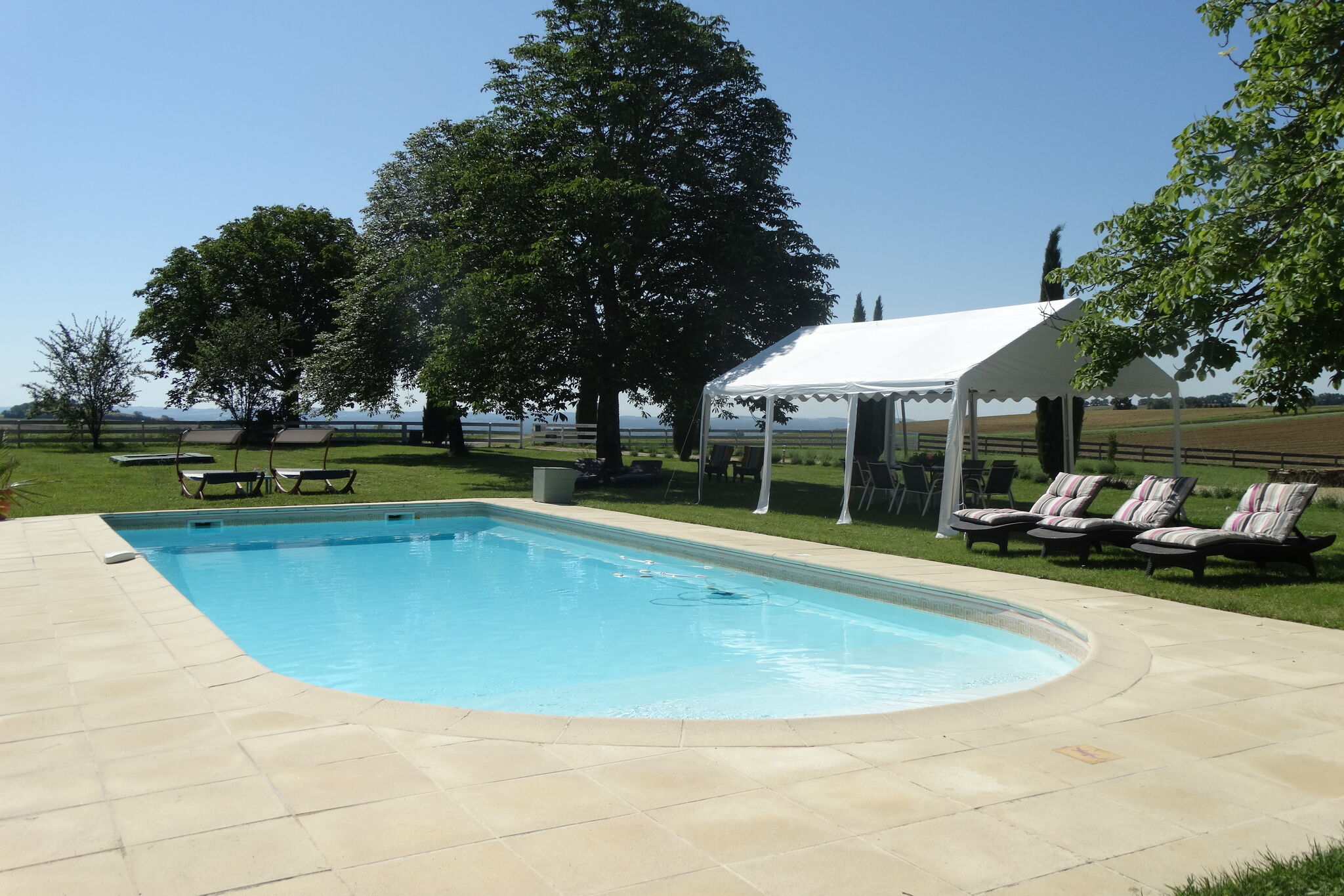 Elegant landhuis in Rabastens met gedeeld zwembad