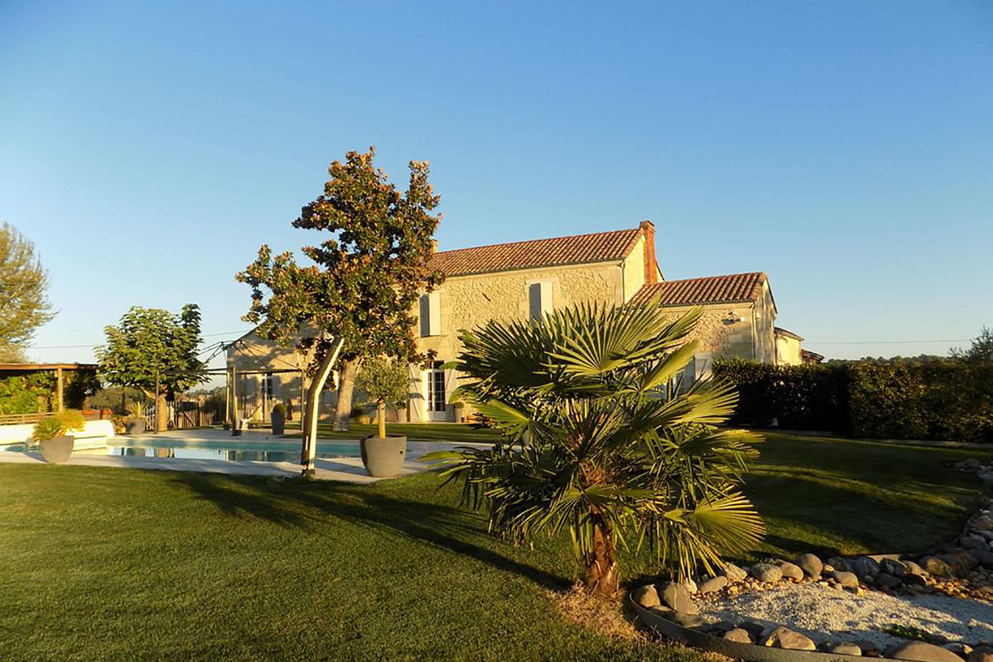 Rustieke villa in de wijngaarden van Bordeaux met zwembad