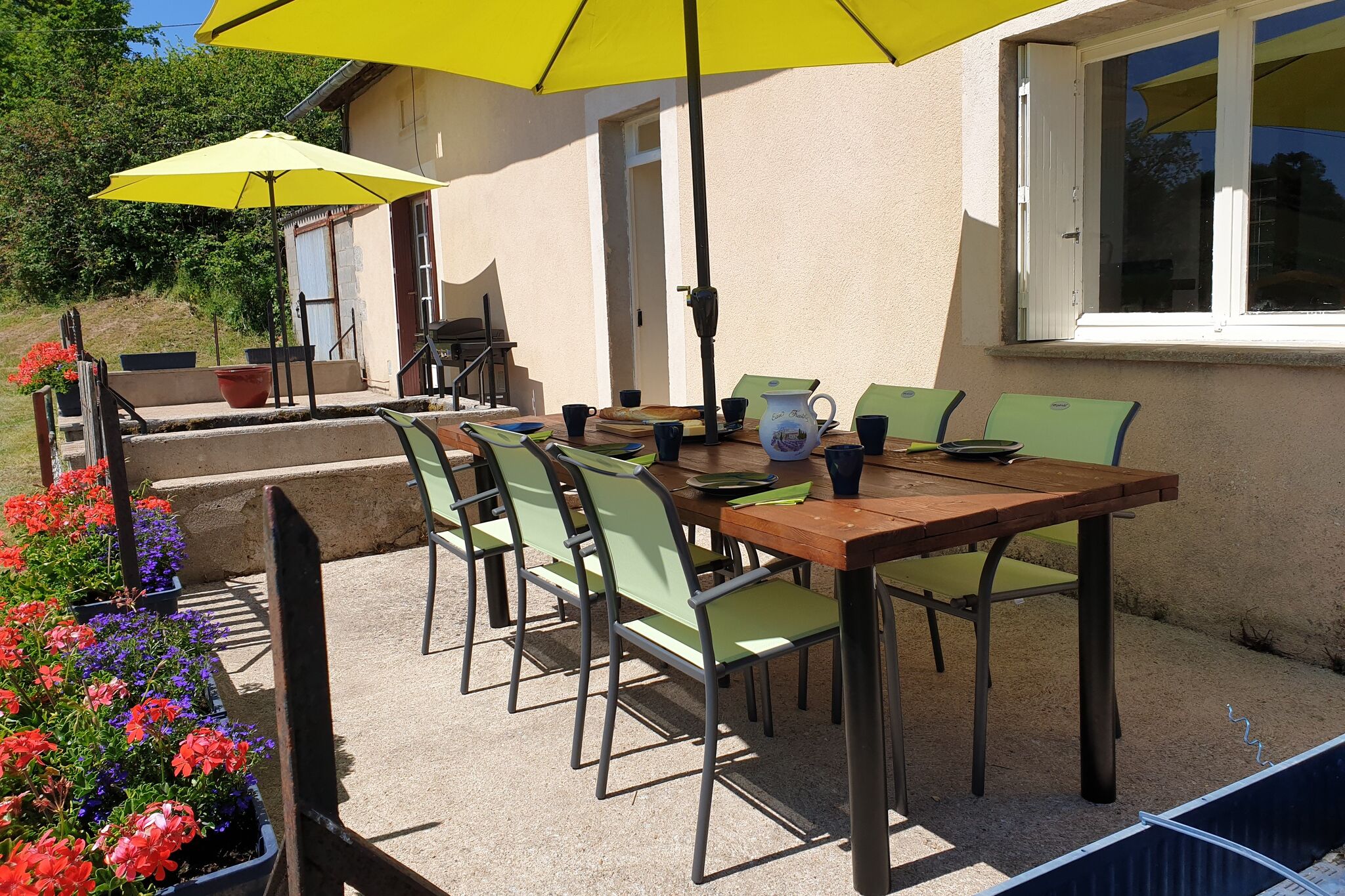 Enjoy the peace and nature in this gite with a pleasant garden and great views