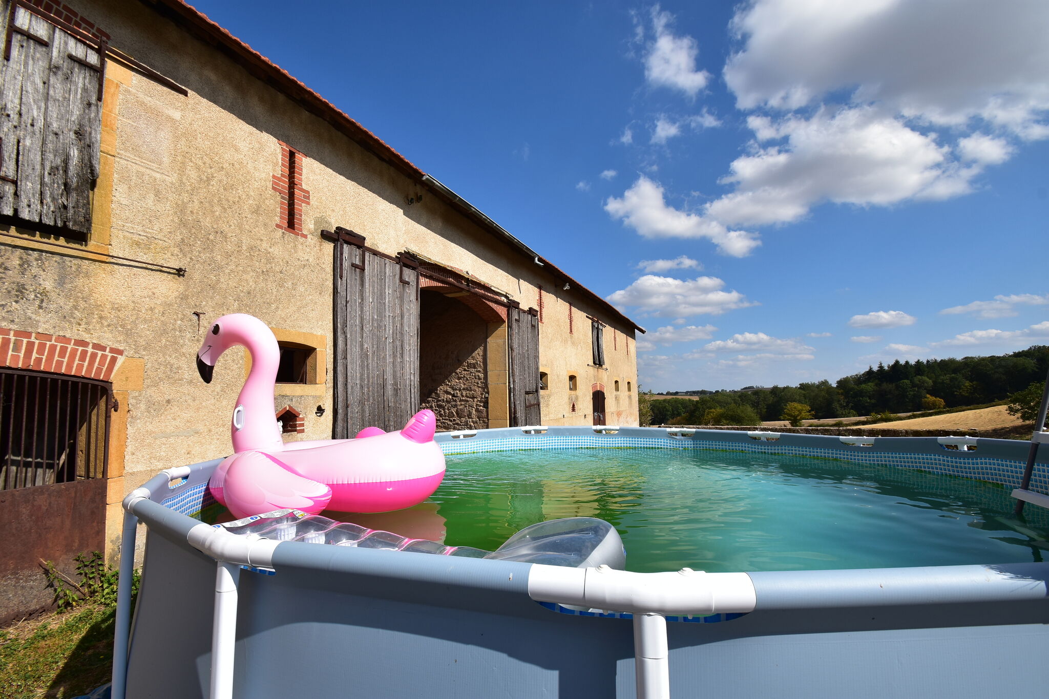 Maison de vacances confortable en Bourgogne avec piscine