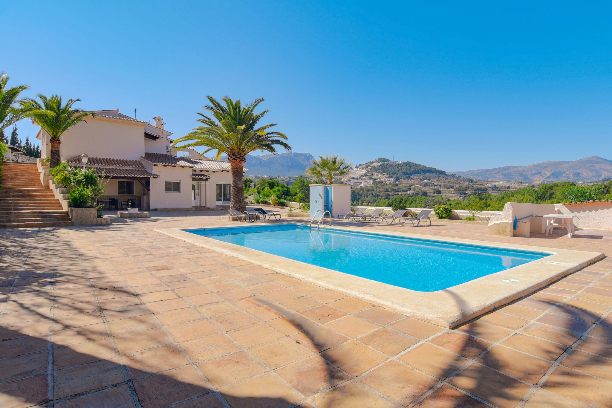 Magnificent 5-person villa with swimming pool near Caspe