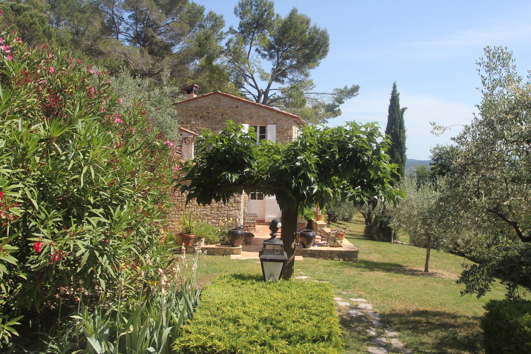 Lavagne-Gardens summer