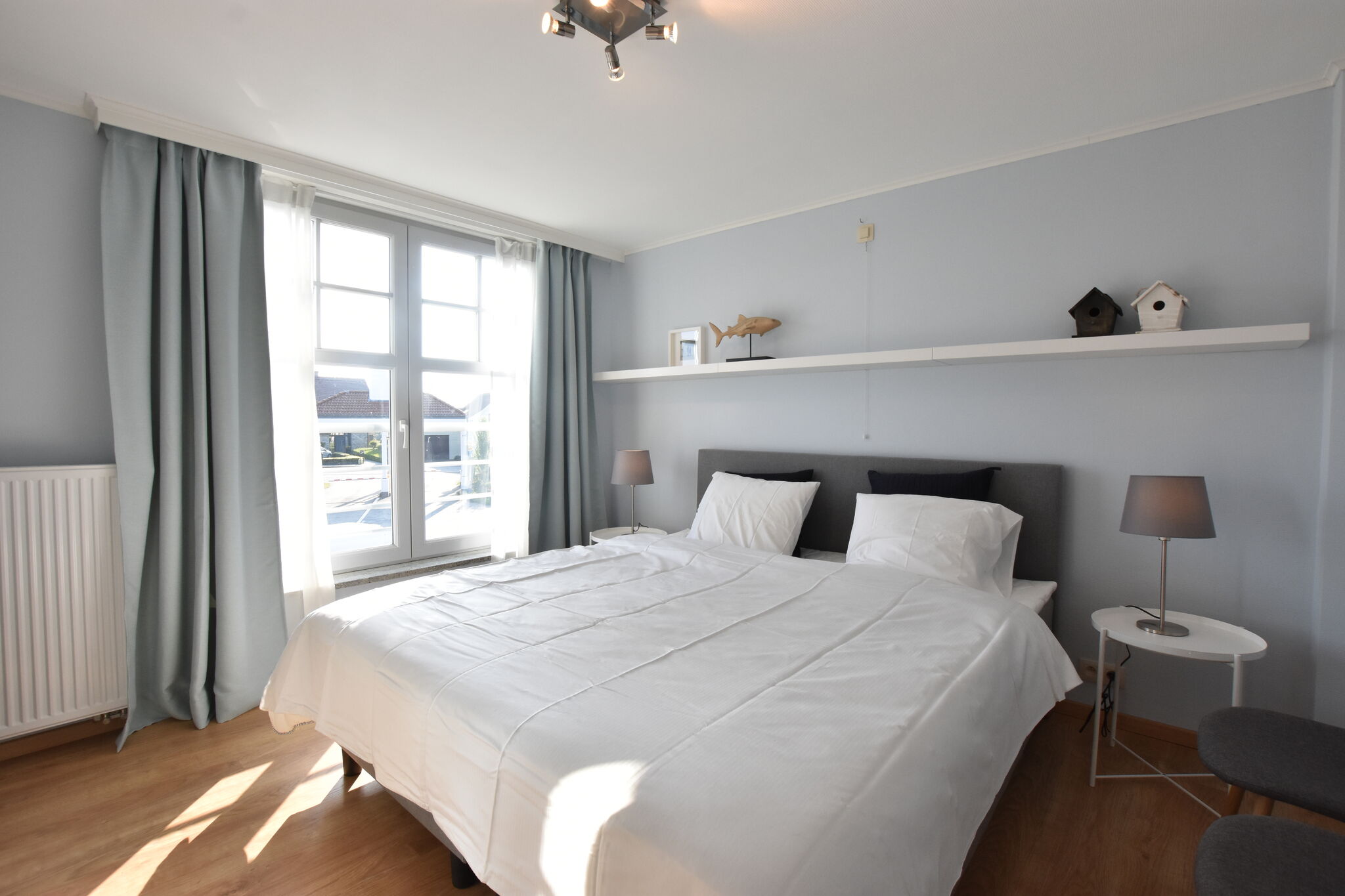 Licht, ruim appartement aan de Belgische kust met dakterras