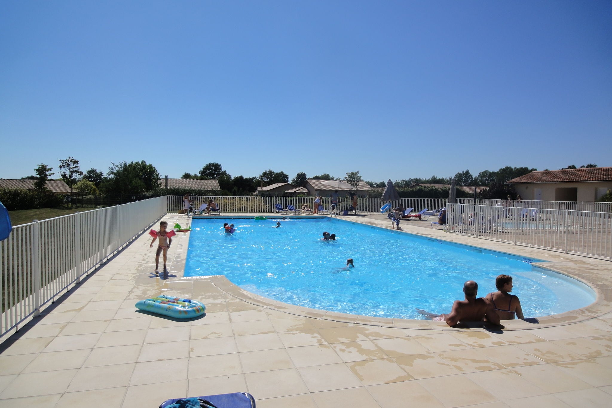Luxuriöse Villa in Les Forges mit Swimmingpool
