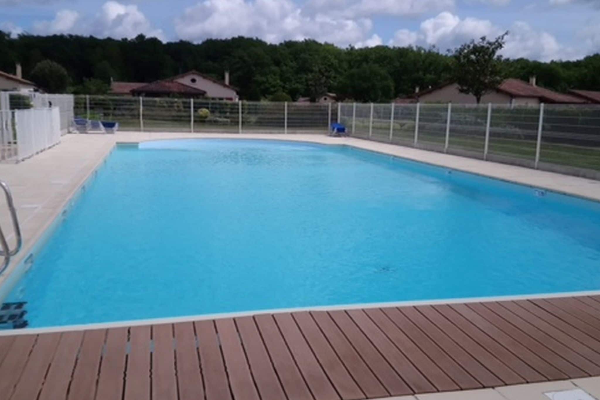 Luxuriöse Villa in Les Forges mit Swimmingpool