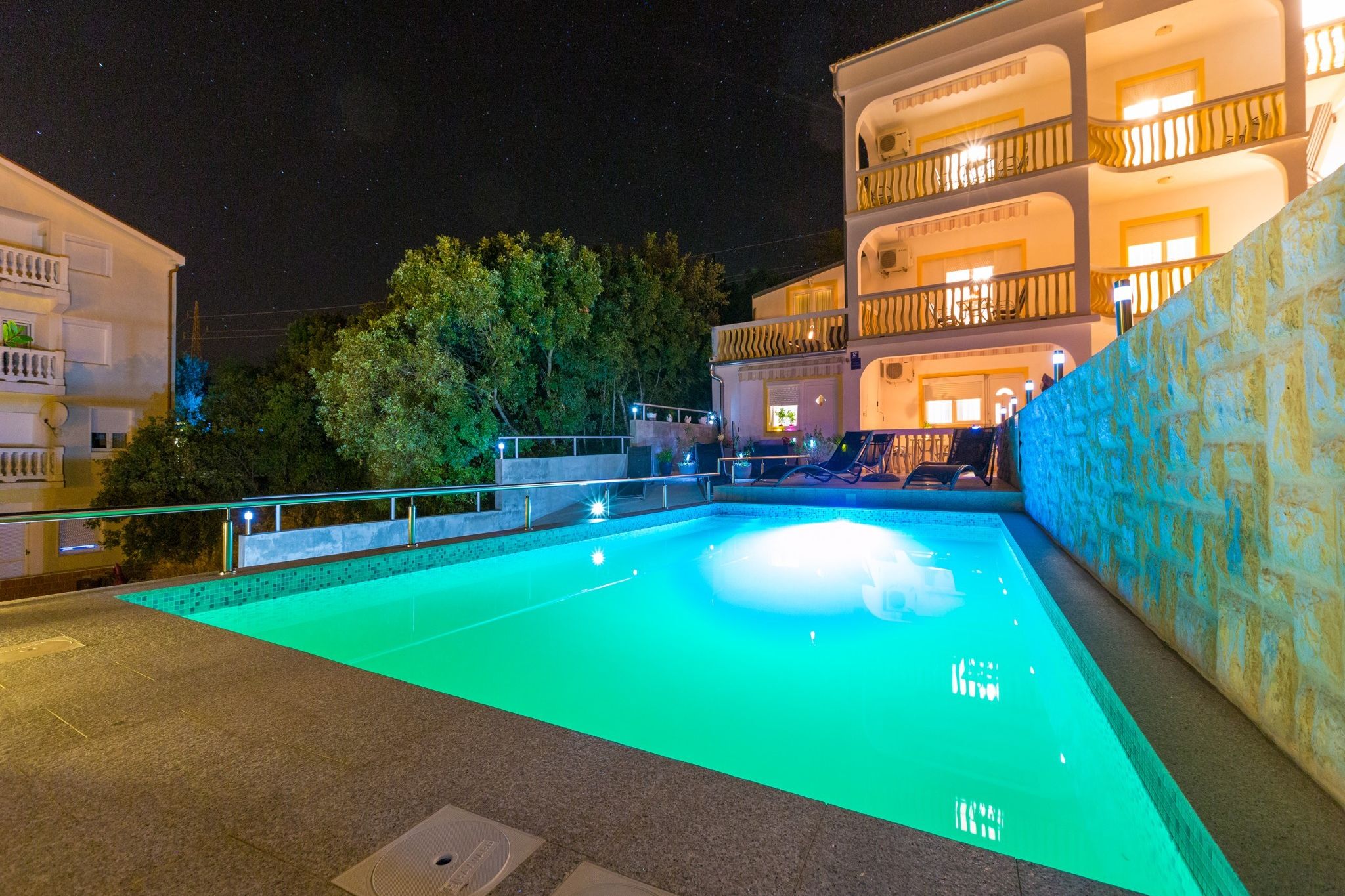 Eigentijds appartement in Crikvenica met gedeeld zwembad