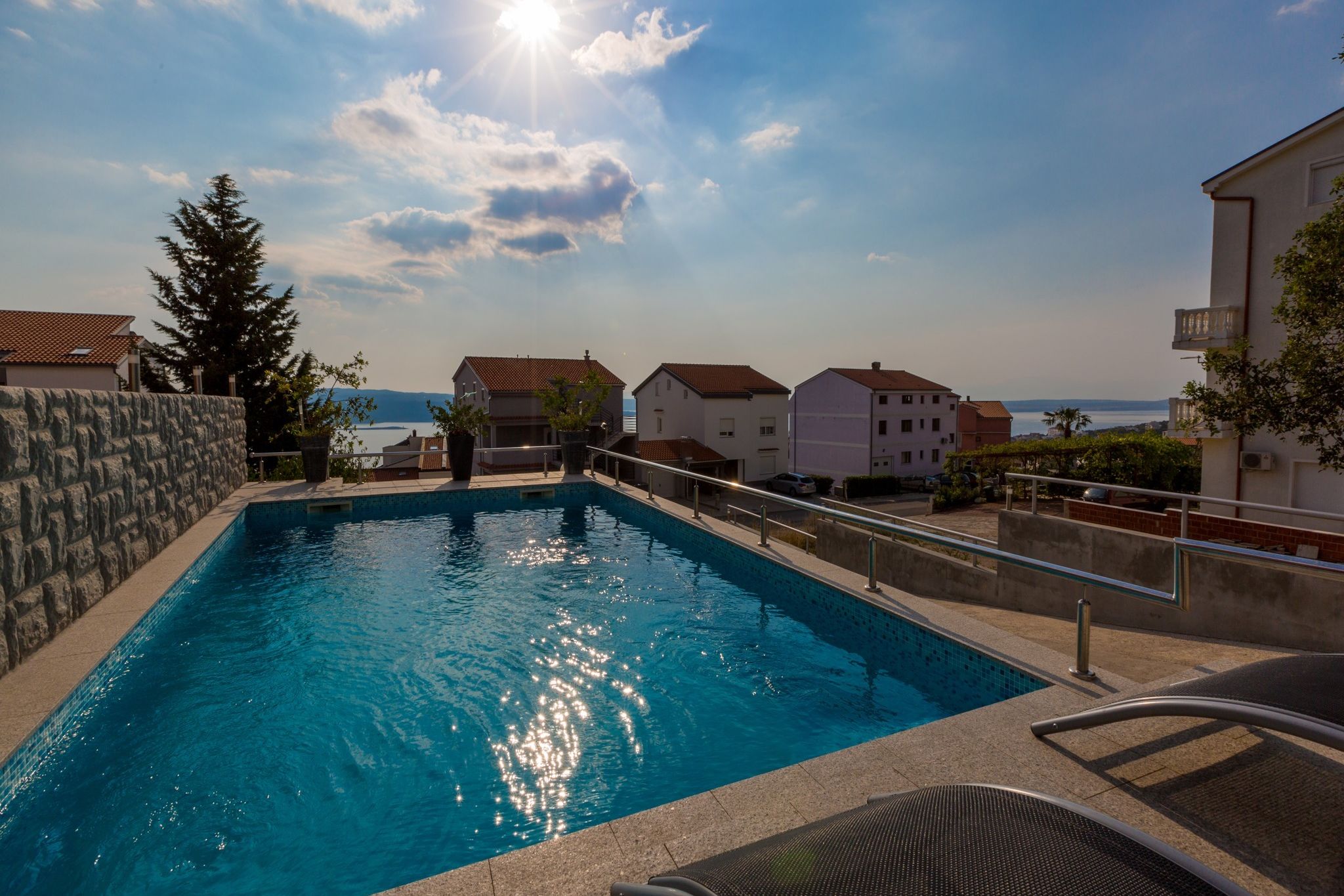 Eigentijds appartement in Crikvenica met gedeeld zwembad