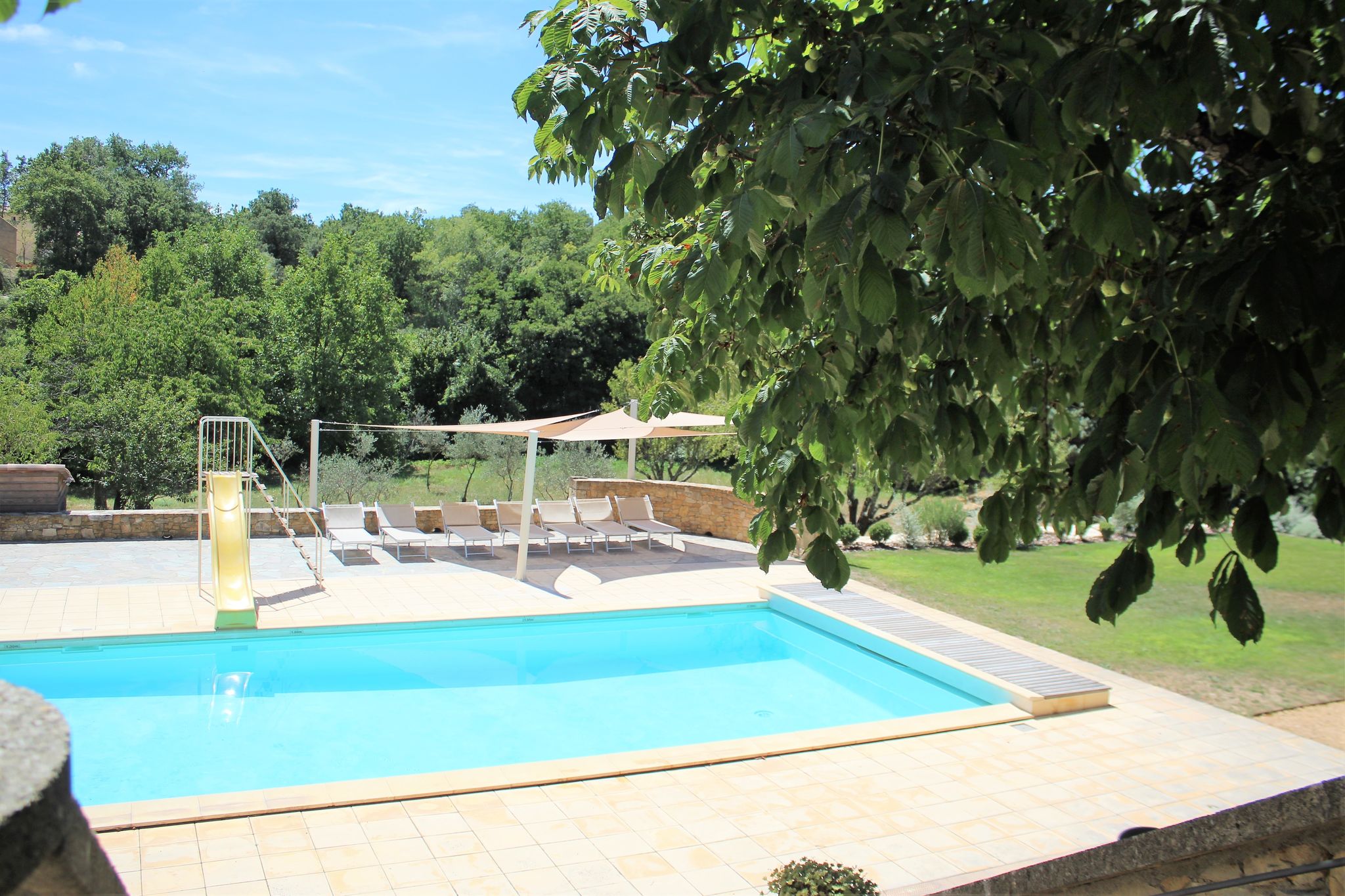 Ferienhaus in Saint-Laurent-la-Vernède mit beheiztem Pool