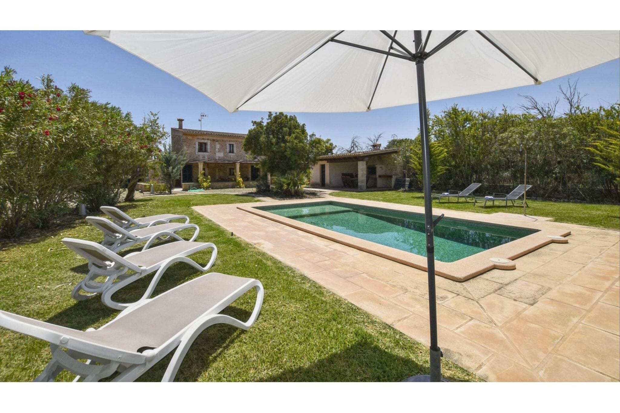 Maison de vacances spacieuse avec piscine privée à Búger