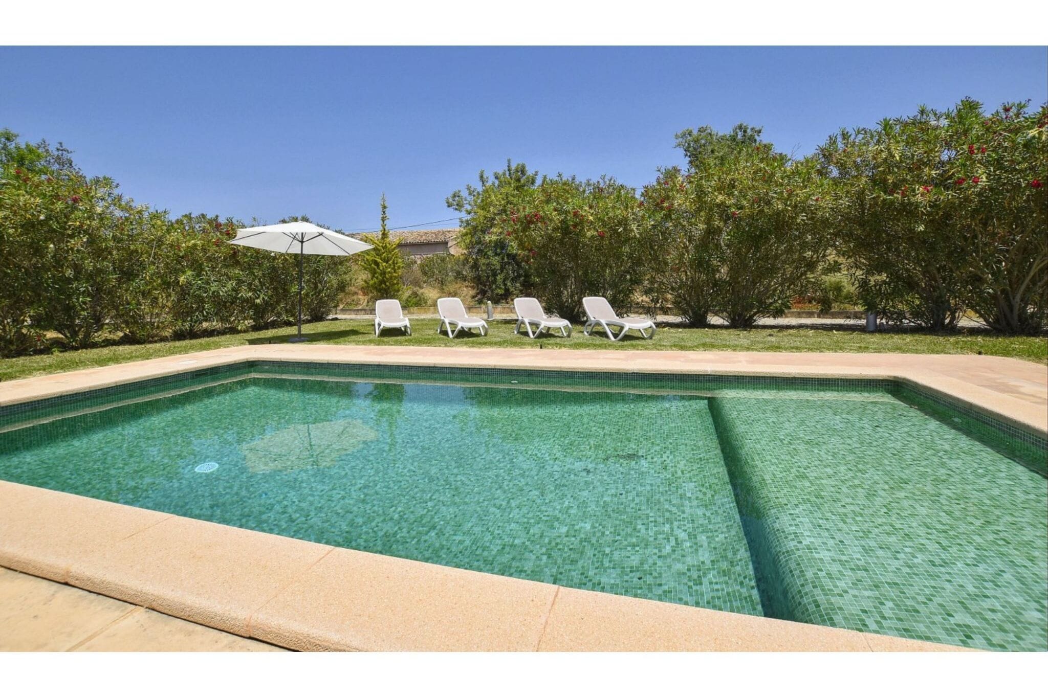 Maison de vacances spacieuse avec piscine privée à Búger