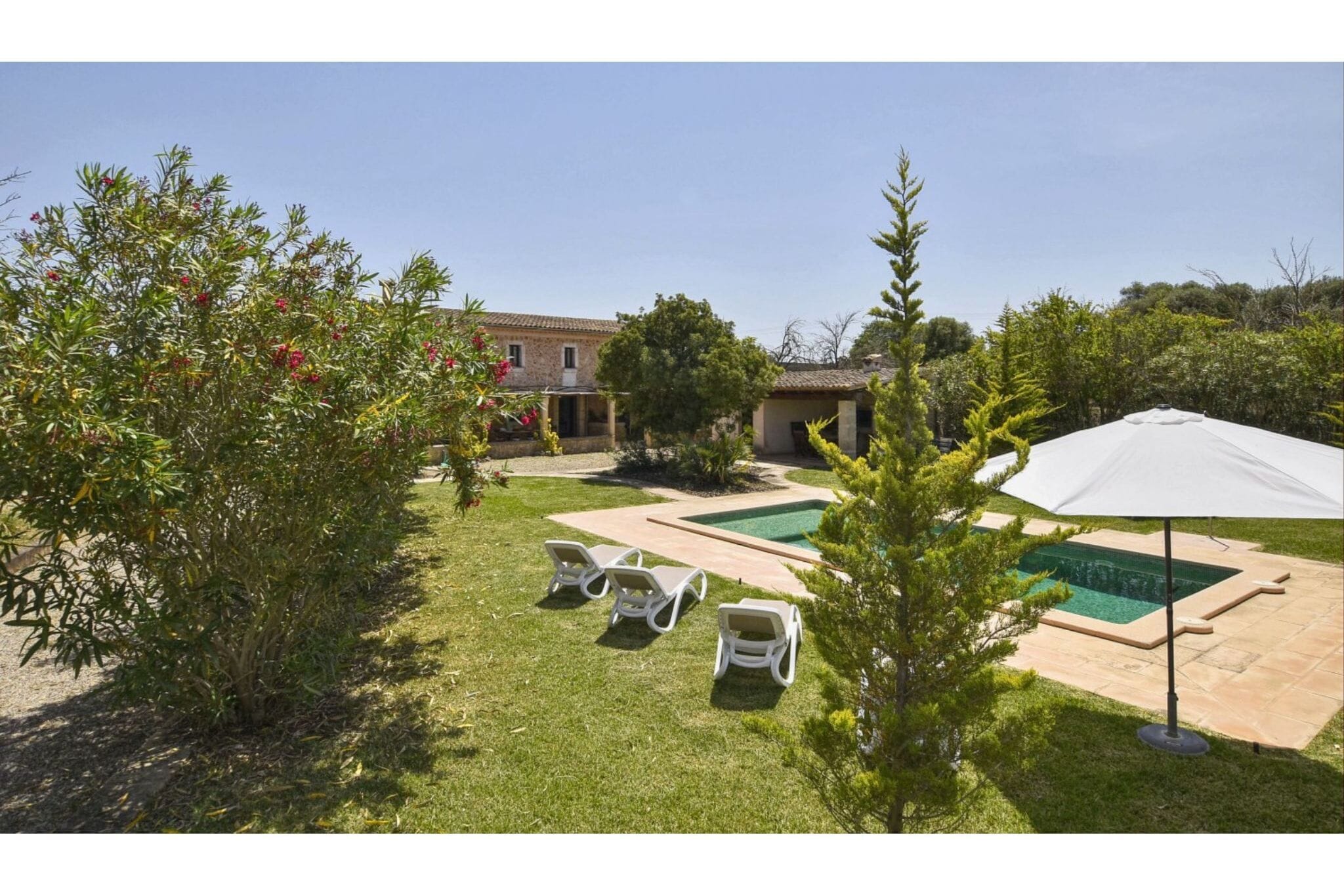 Gerestaureerd landhuis in Búger met privé zwembad, heerlijke tuin en fruitbomen