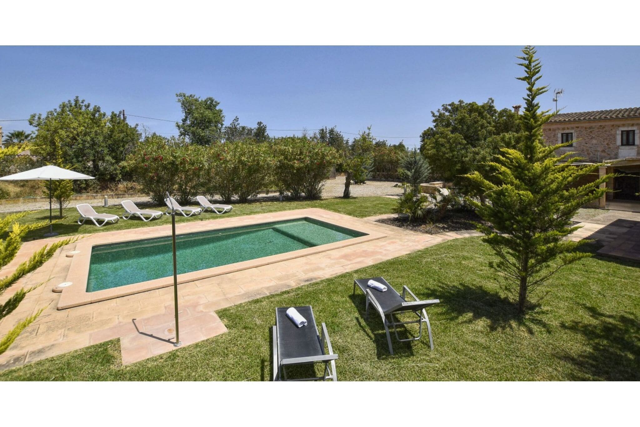 Gerestaureerd landhuis in Búger met privé zwembad, heerlijke tuin en fruitbomen