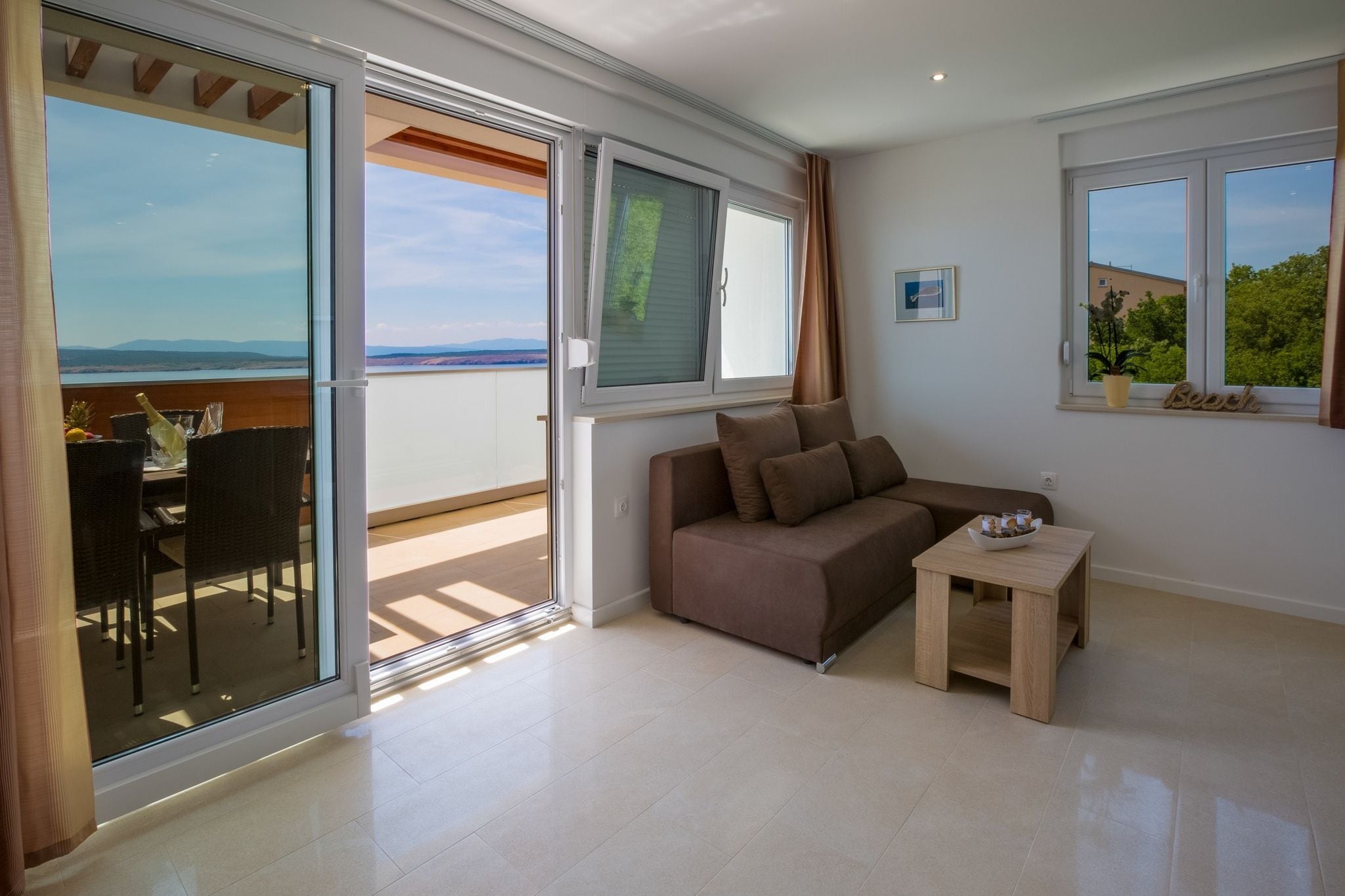 Beautiful villa apartment with swimming pool and sea view !