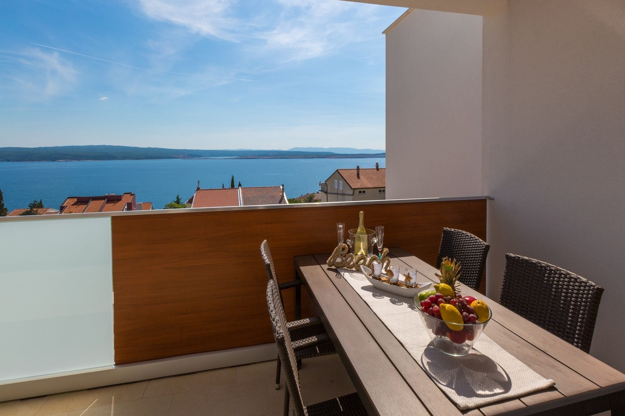 Prachtig villa appartement met zwembad en uitzicht op zee!