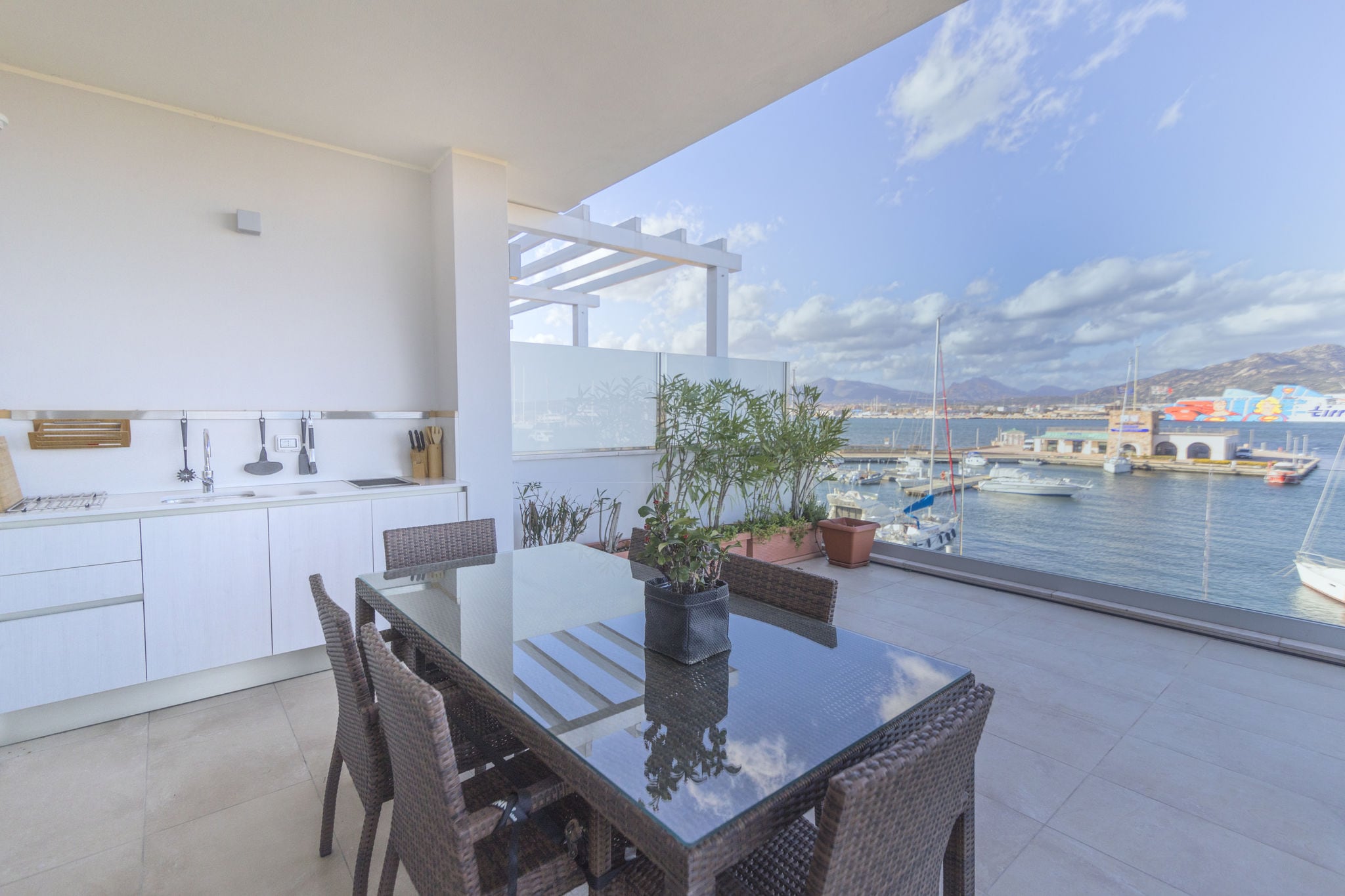 Luxuriöses Appartement auf Sardinien mit Veranda